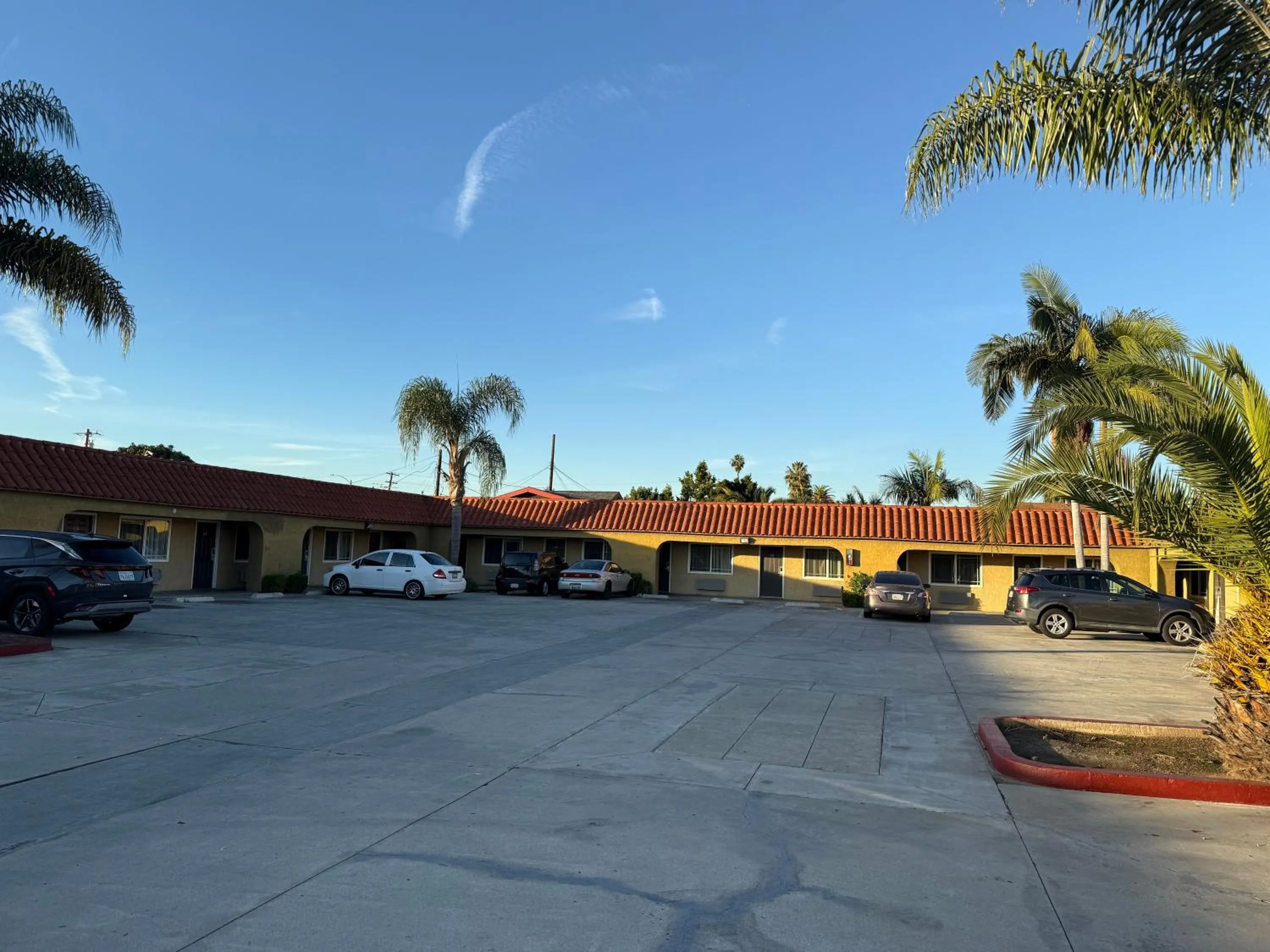 Parking in Rocky Inn Motel Long Beach, CA
