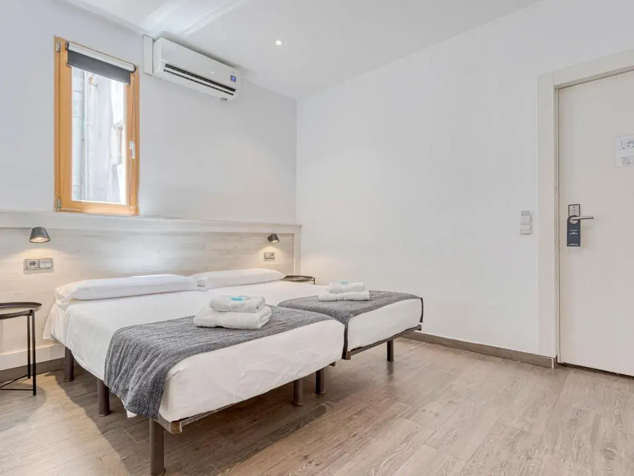 Premium Twin Room in HOSTAL BEDMATES Premium Twin Room in HOSTAL BEDMATES