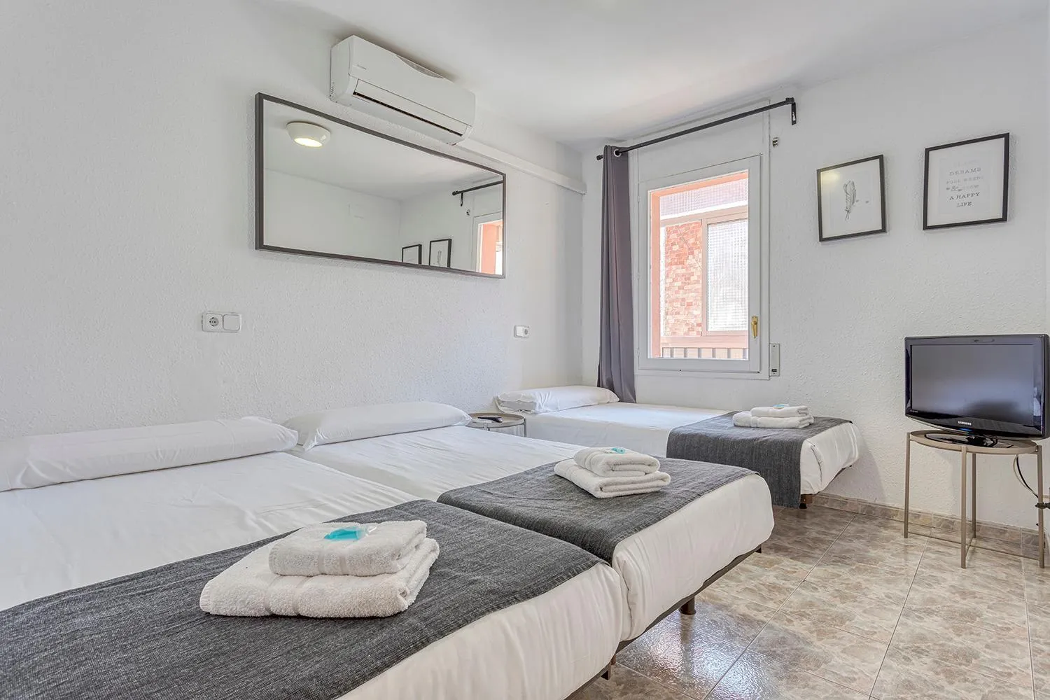 Bed in HOSTAL BEDMATES