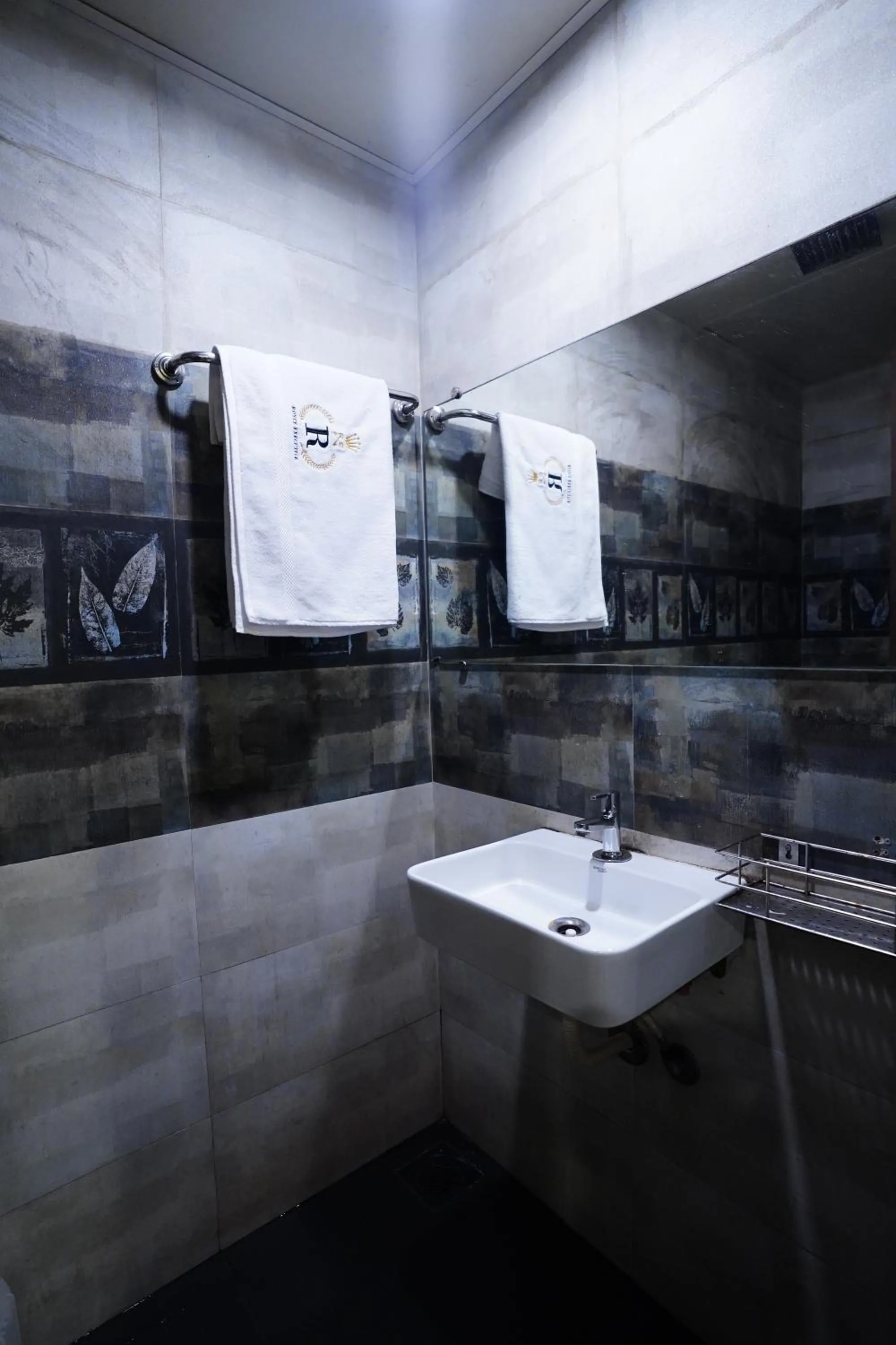 Bathroom in Hotel Royce Executive Near US Consulate, Bandra Kurla Complex