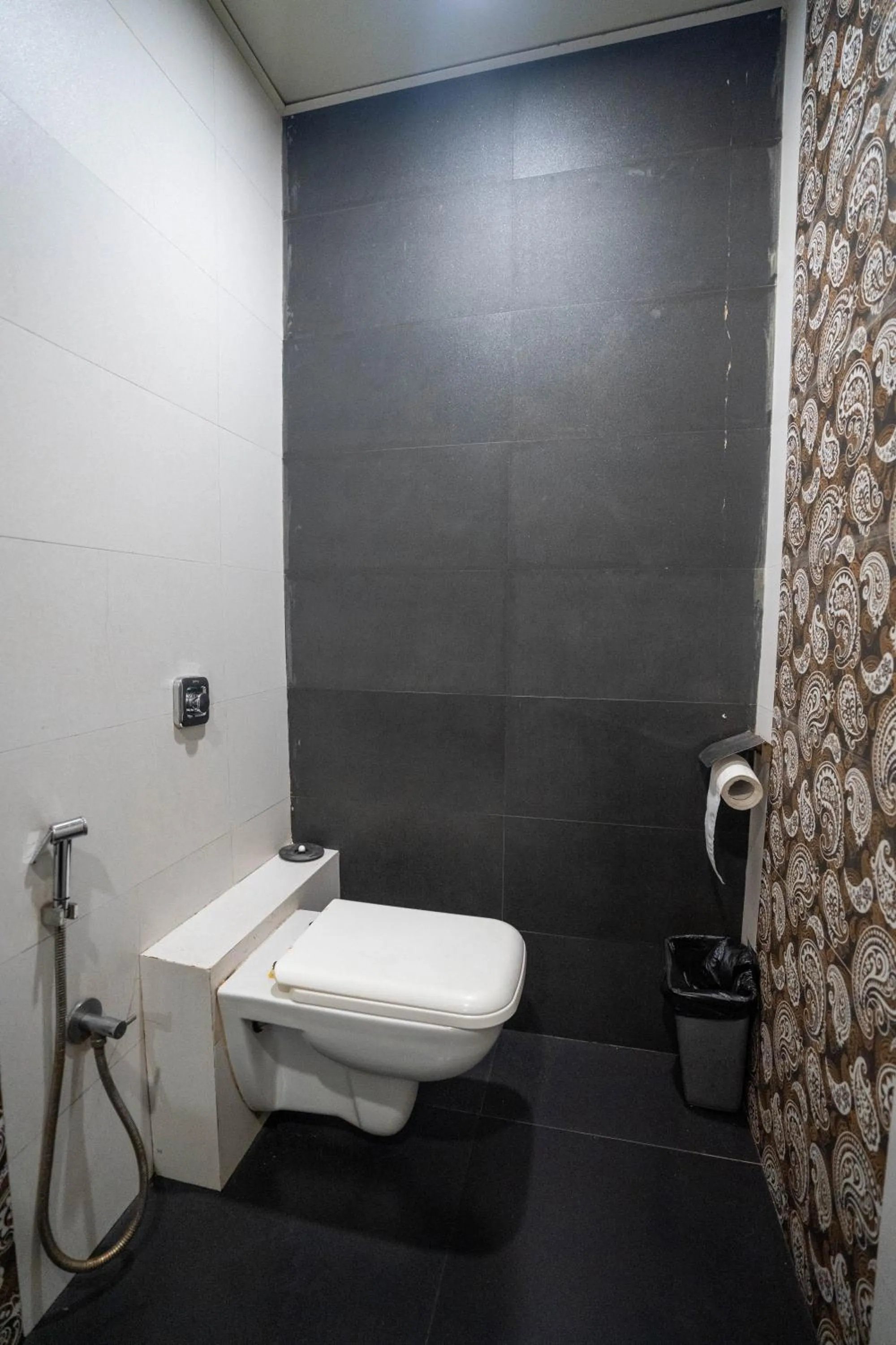 Bathroom in Hotel Royce Executive Near US Consulate, Bandra Kurla Complex
