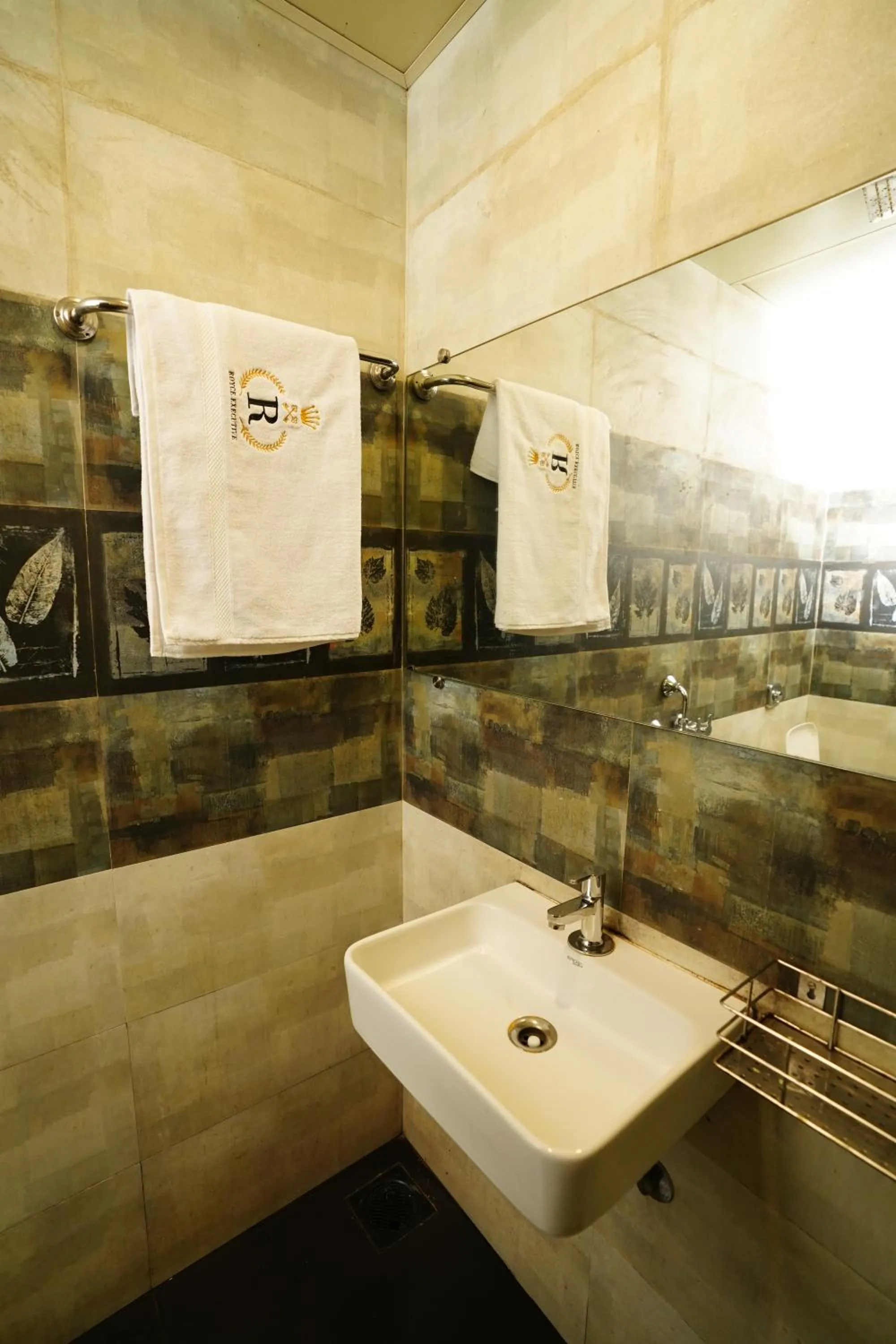Bathroom in Hotel Royce Executive Near US Consulate, Bandra Kurla Complex