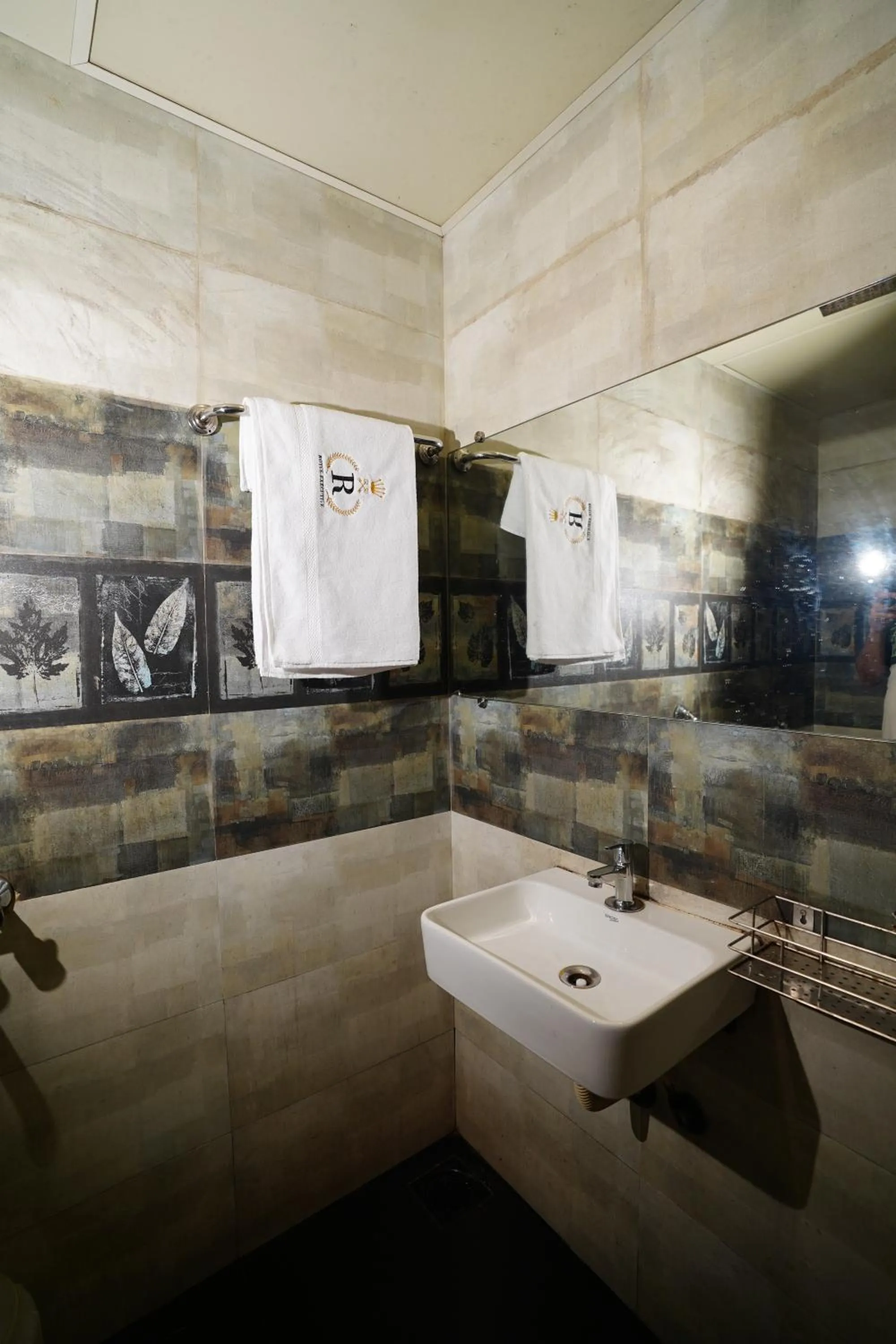 Bathroom in Hotel Royce Executive Near US Consulate, Bandra Kurla Complex