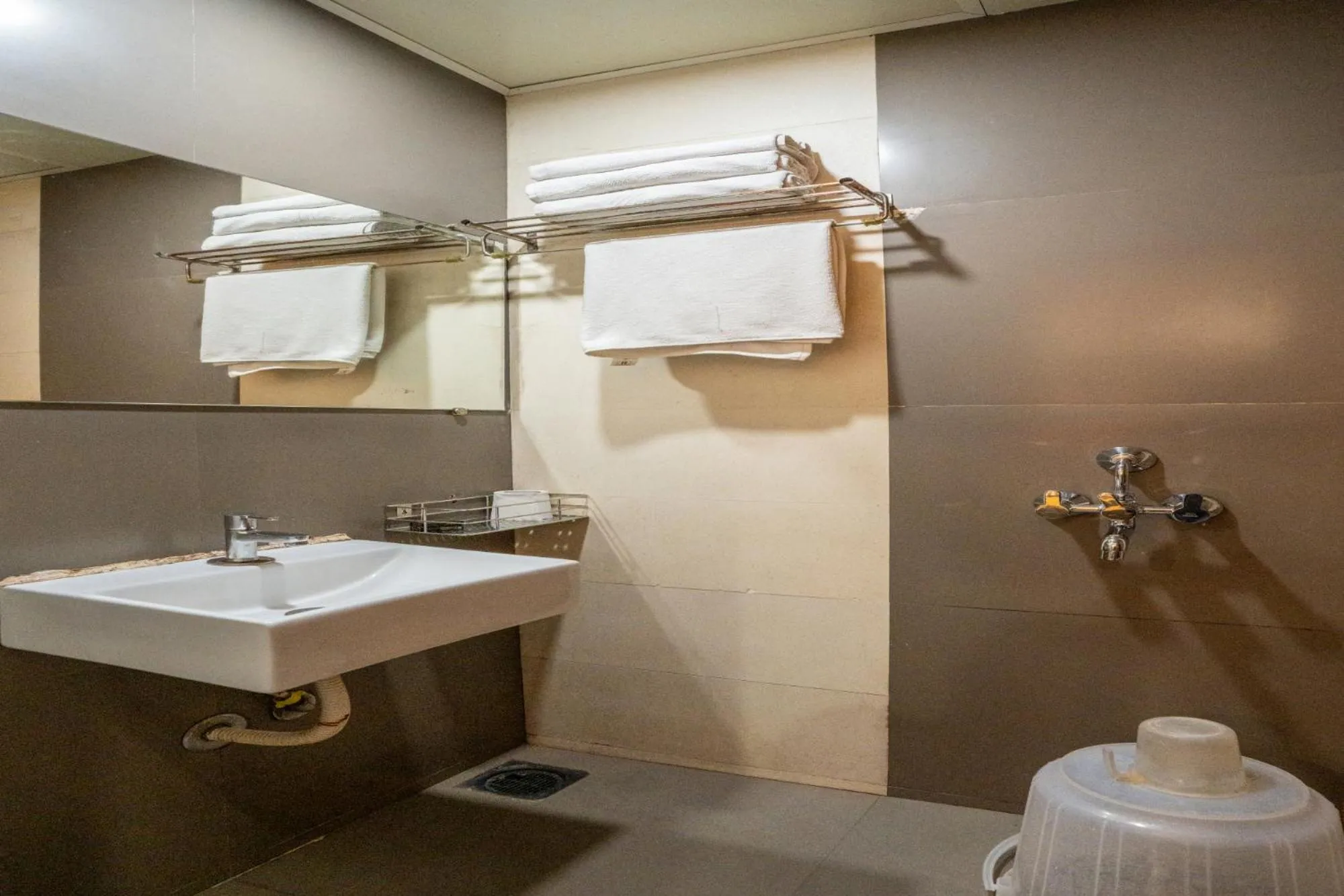 Shower in Hotel Royce Executive Near US Consulate, Bandra Kurla Complex
