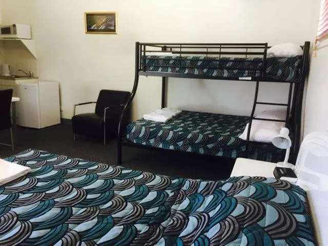 Bed in Springsure Overlander Motel