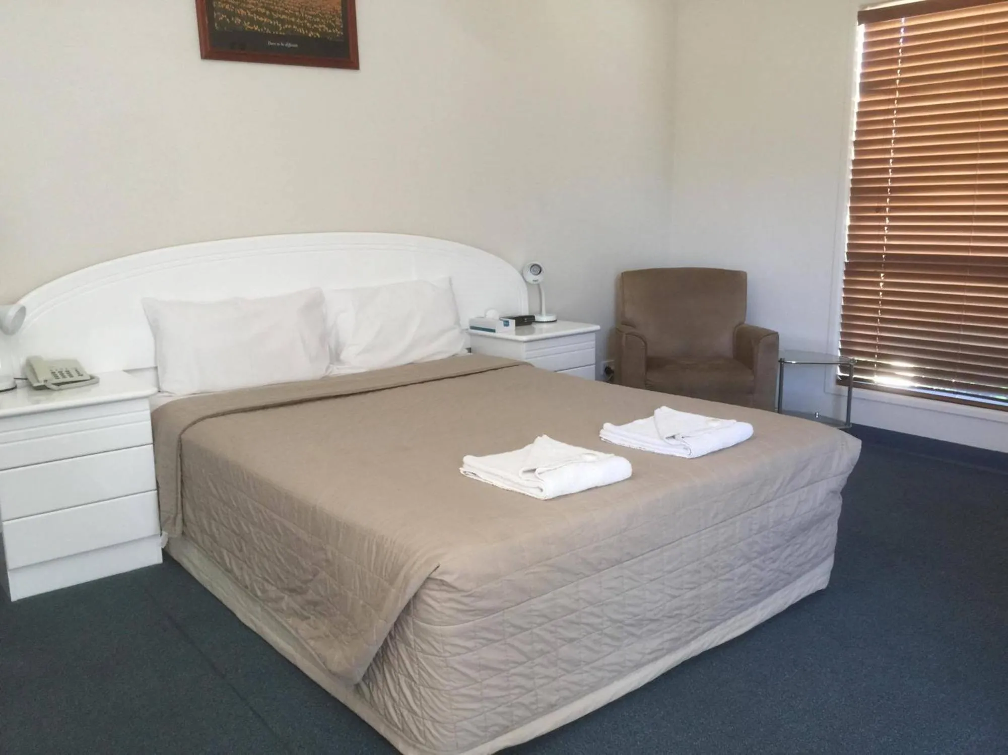 Bed in Springsure Overlander Motel