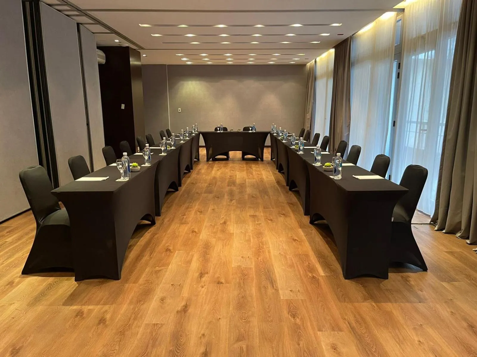 Meeting/conference room in 474 Buenos Aires Hotel