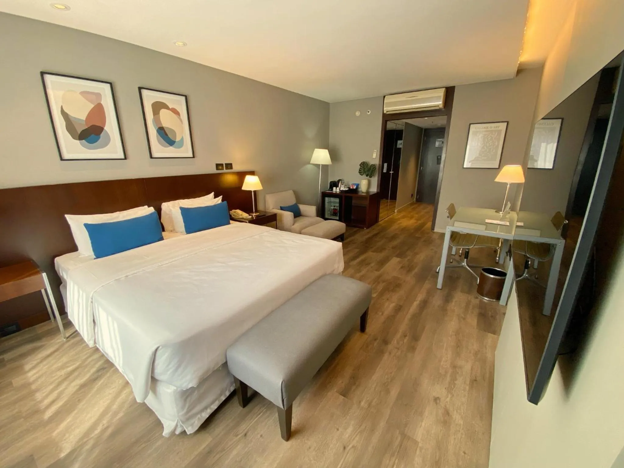 Communal lounge/ TV room, Bed in 474 Buenos Aires Hotel