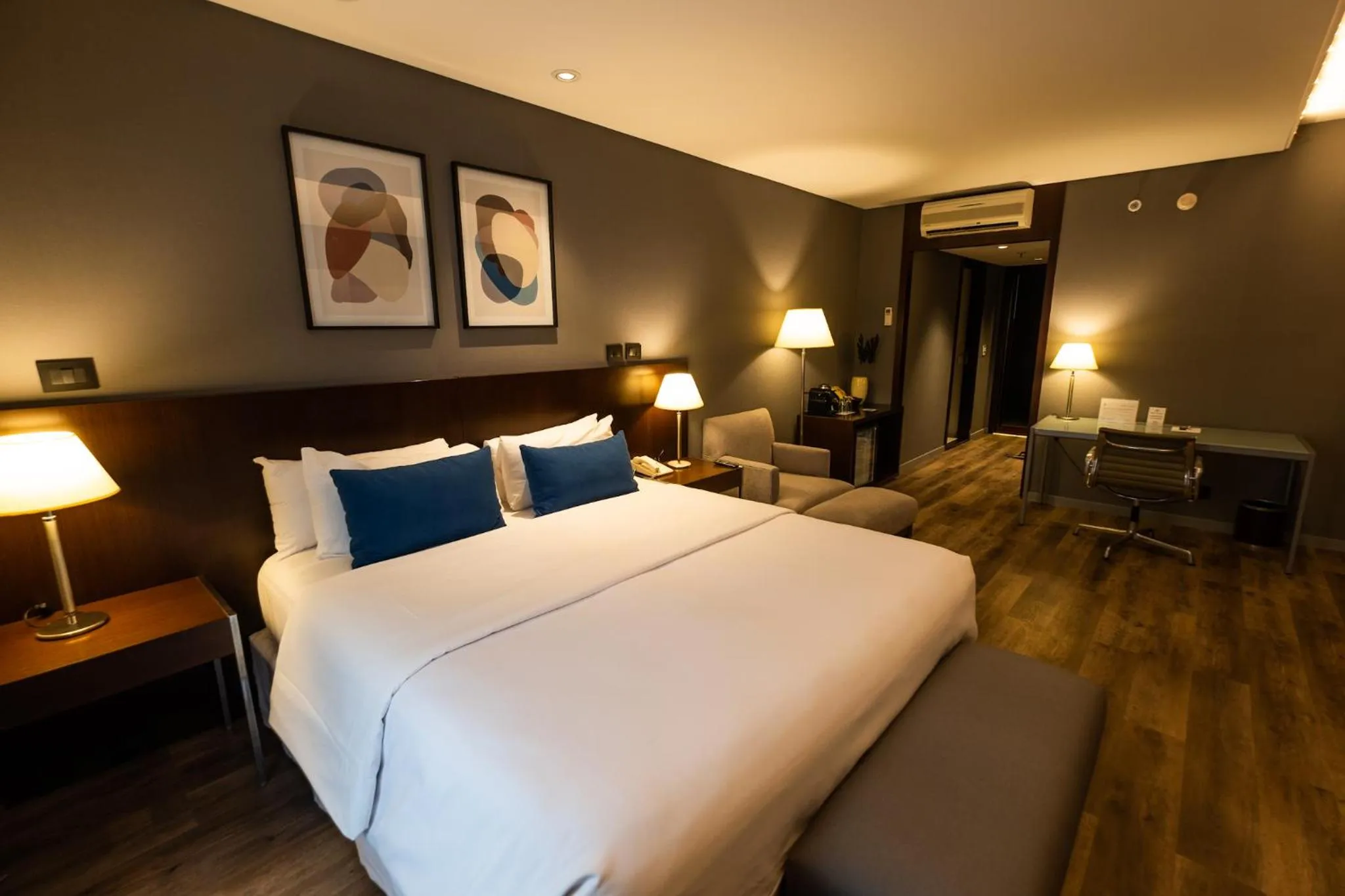 Photo of the whole room, Bed in 474 Buenos Aires Hotel