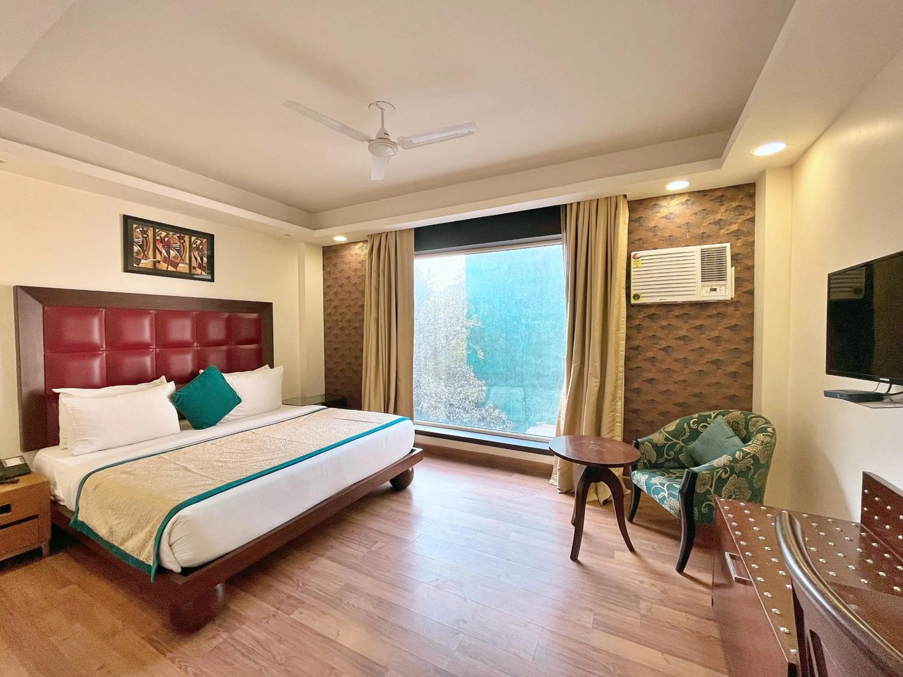 Photo of the whole room, Bed in The Grand Orion - Kailash Colony