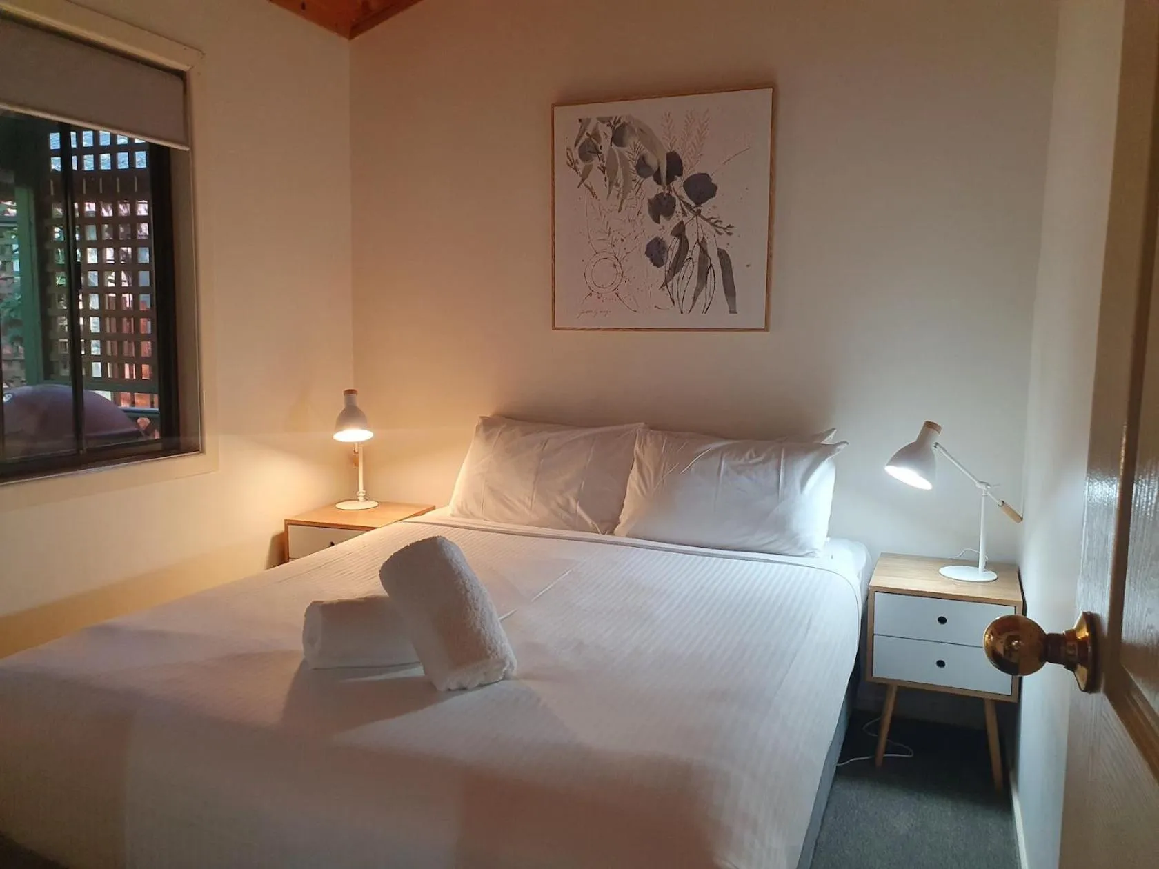 Bedroom, Bed in Wanderers Retreat