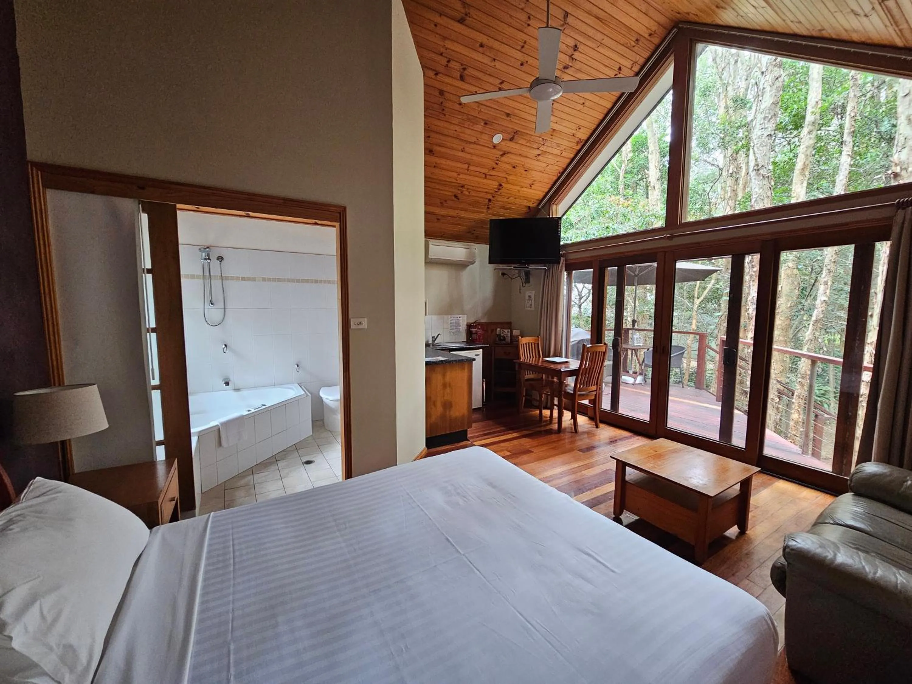 Living room, Bed in Wanderers Retreat