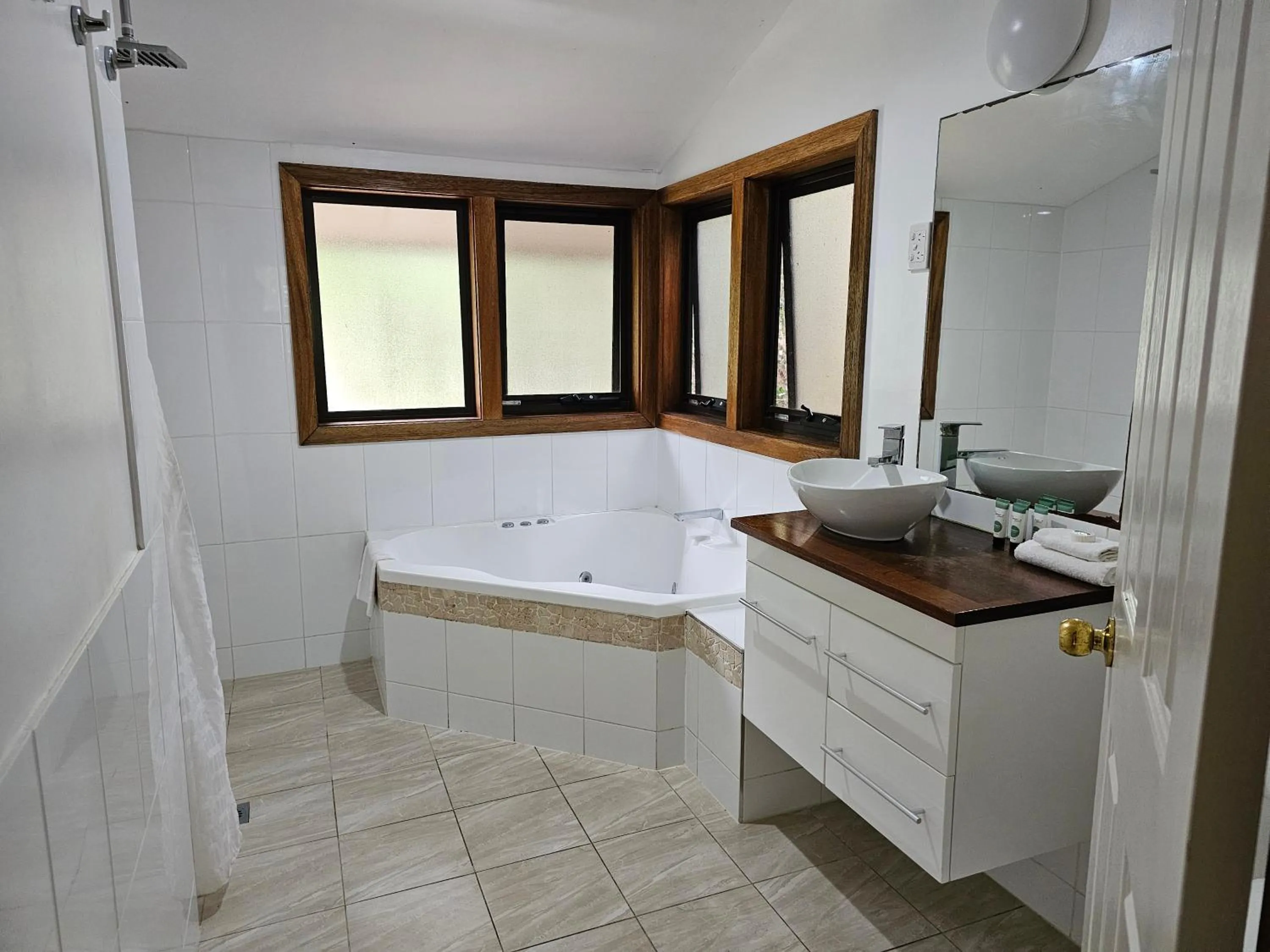 Bathroom in Wanderers Retreat