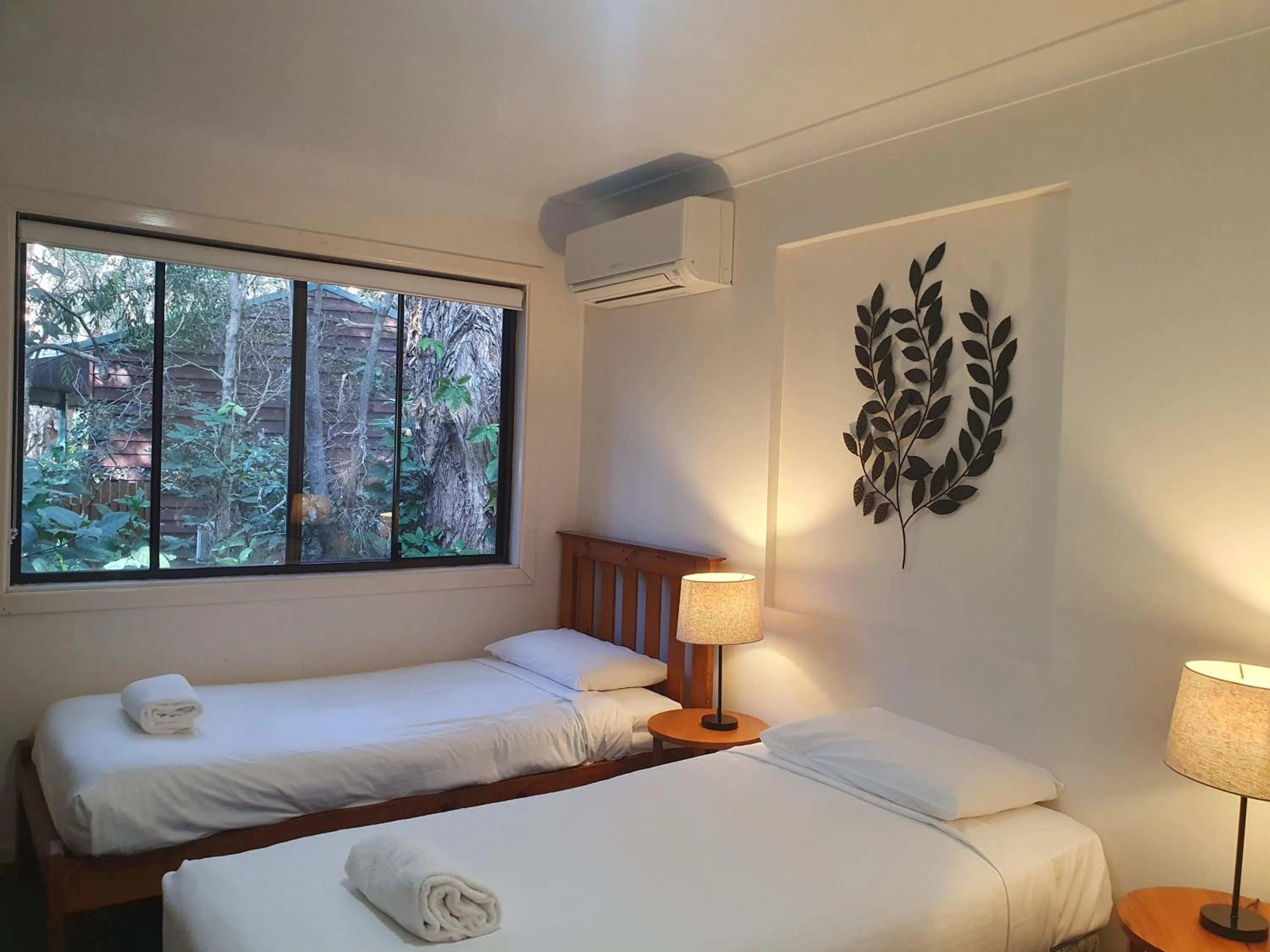 Bedroom, Bed in Wanderers Retreat