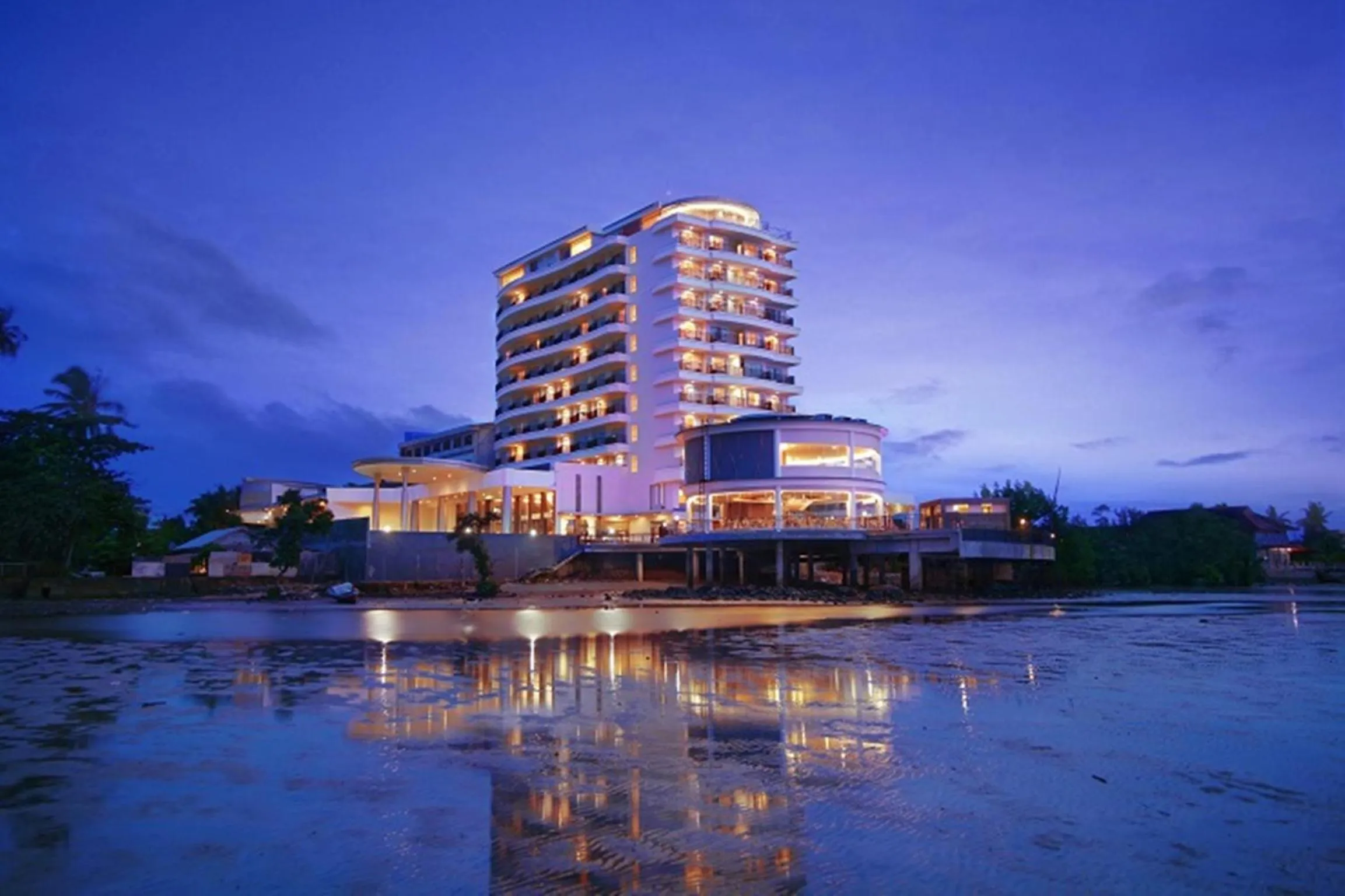 Facade/entrance in BW Suite Belitung