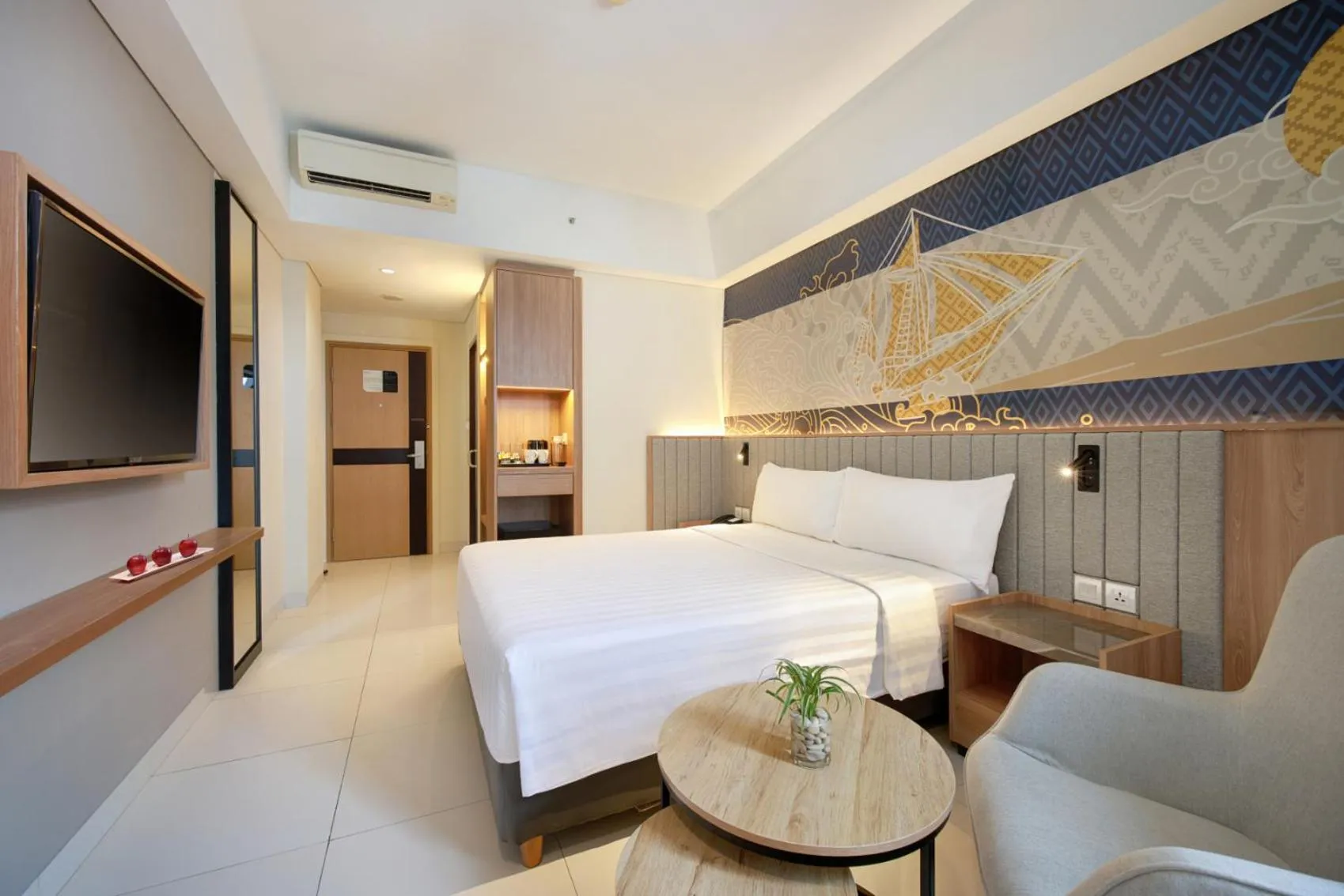 Bedroom, Bed in Aston Inn Pantai Losari Makassar
