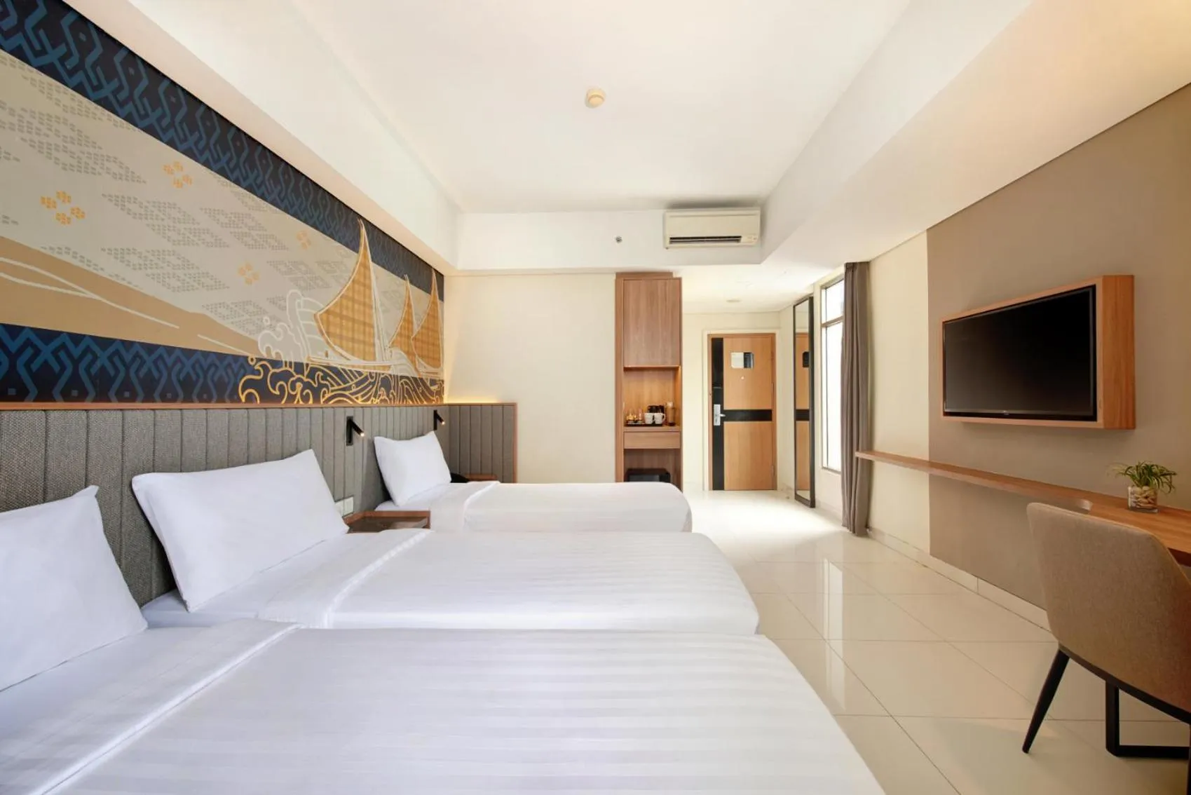 Bedroom, Bed in Aston Inn Pantai Losari Makassar