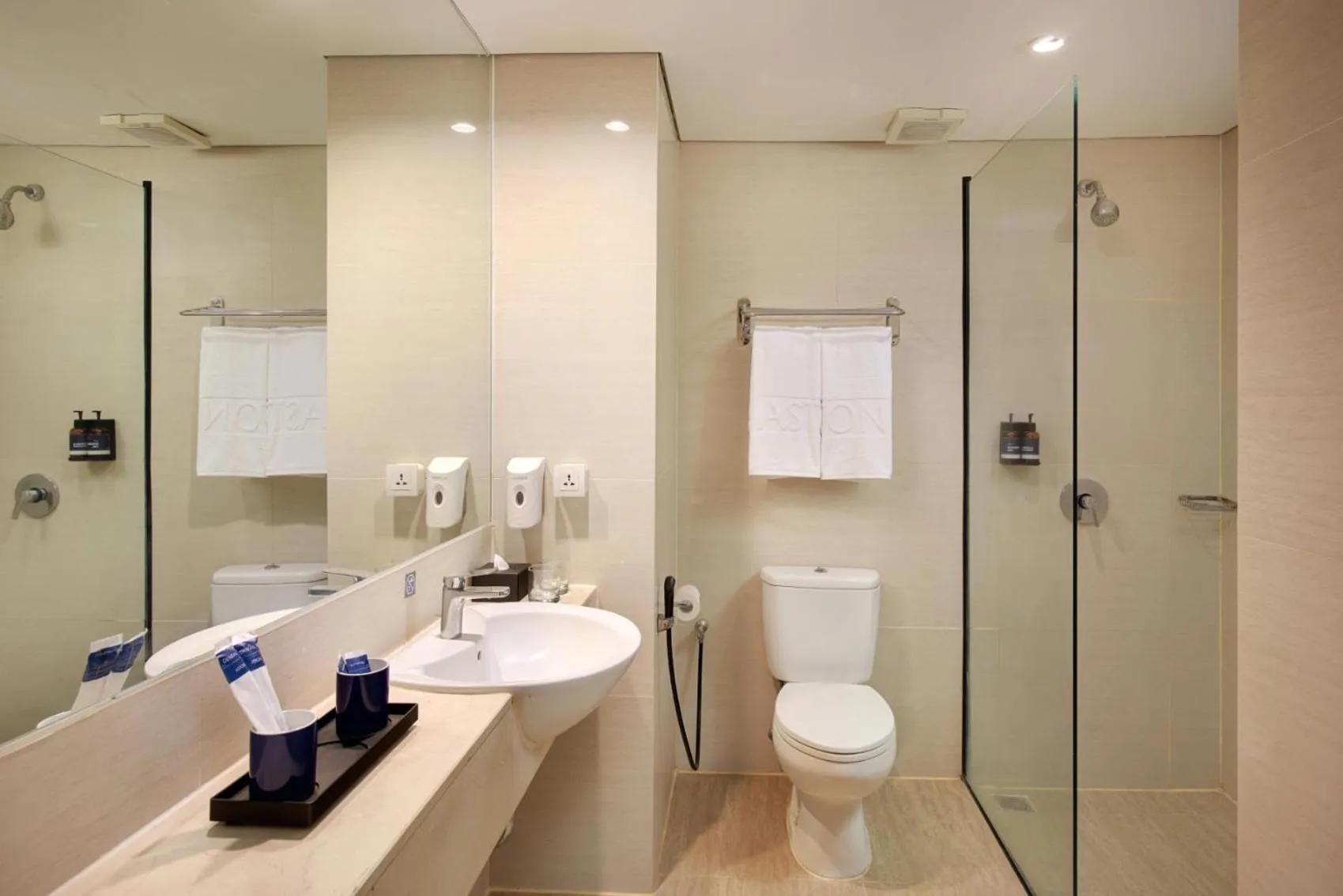 Toilet in Aston Inn Pantai Losari Makassar