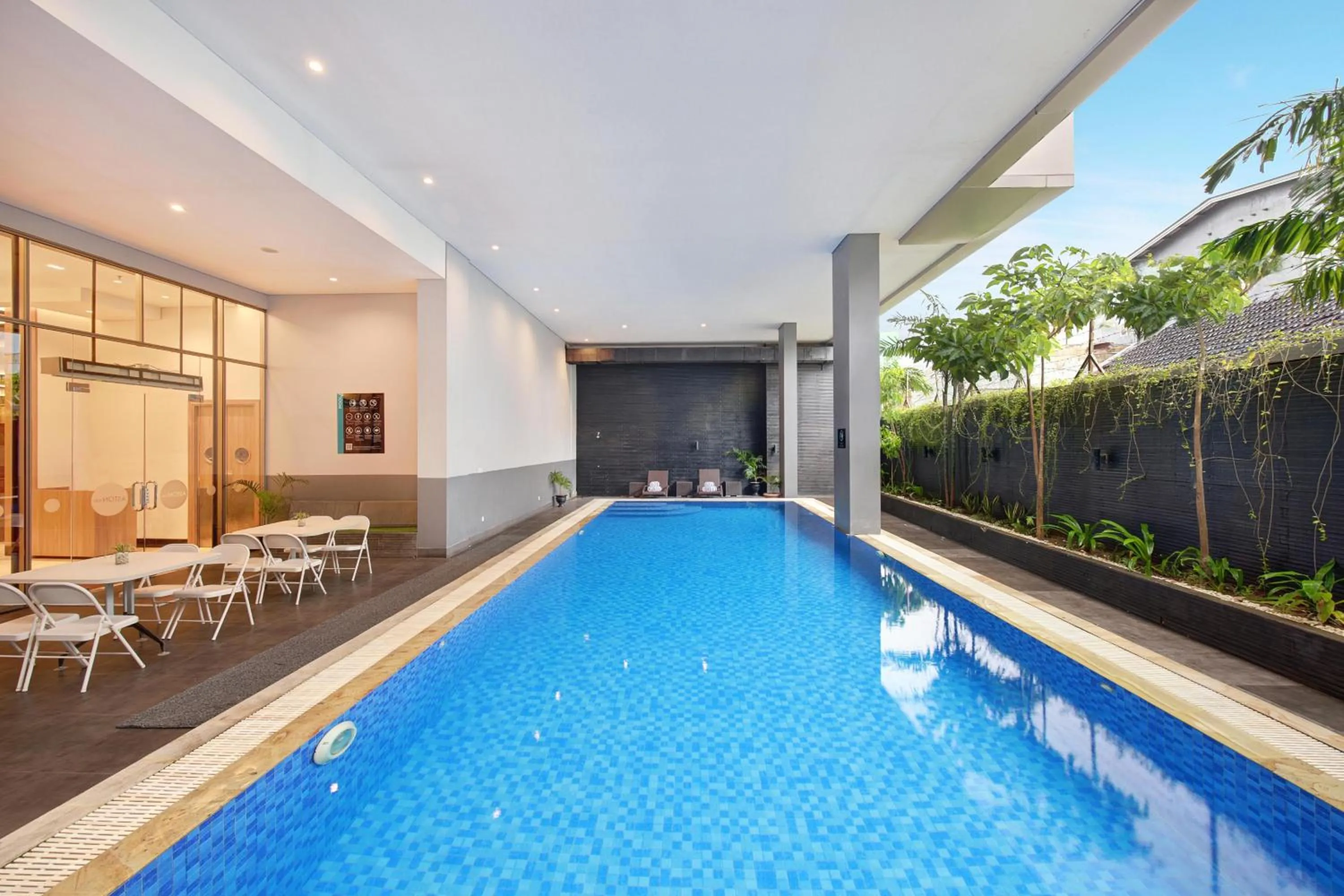 Swimming pool in Aston Inn Pantai Losari Makassar