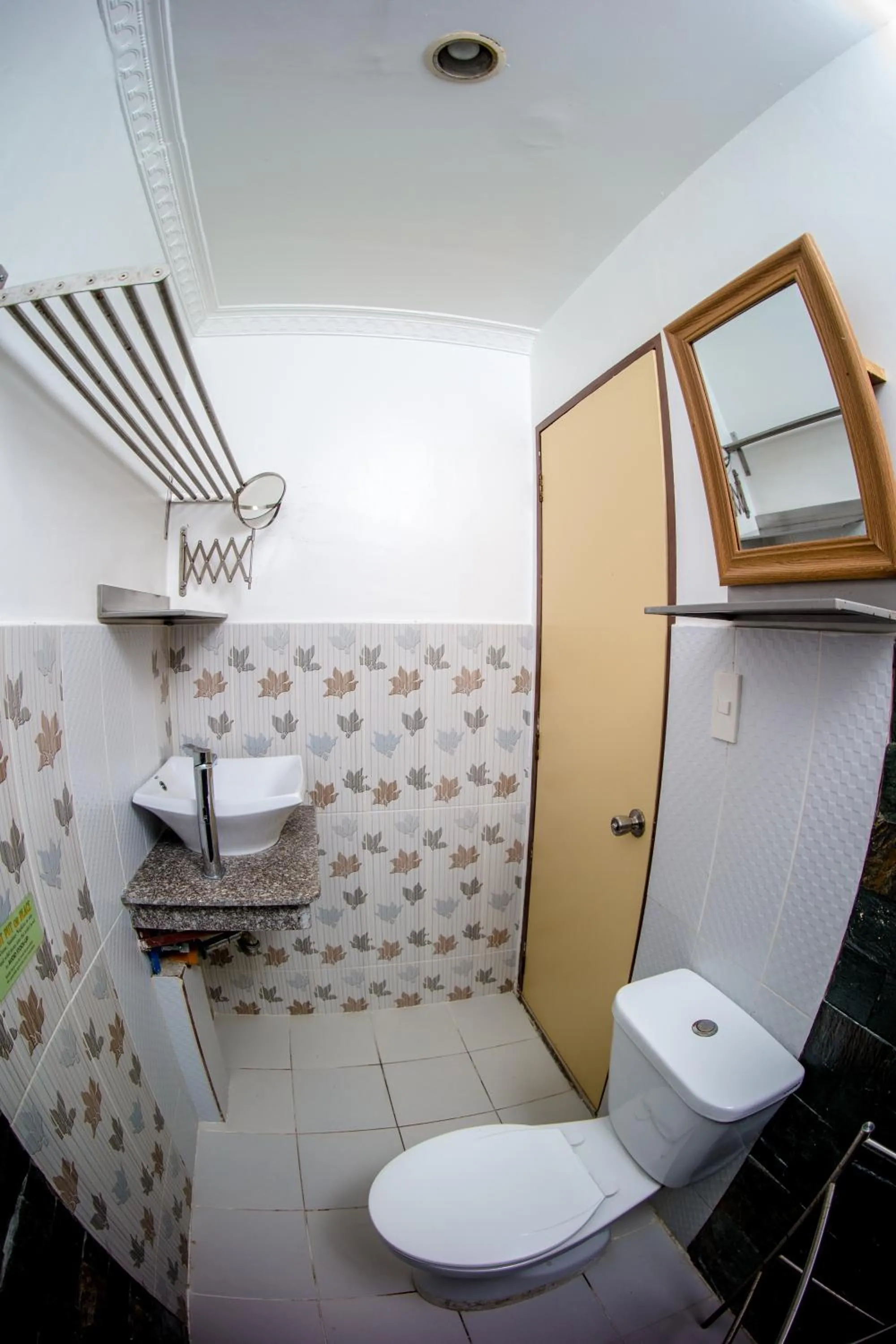Toilet in Oslob Seafari Resort