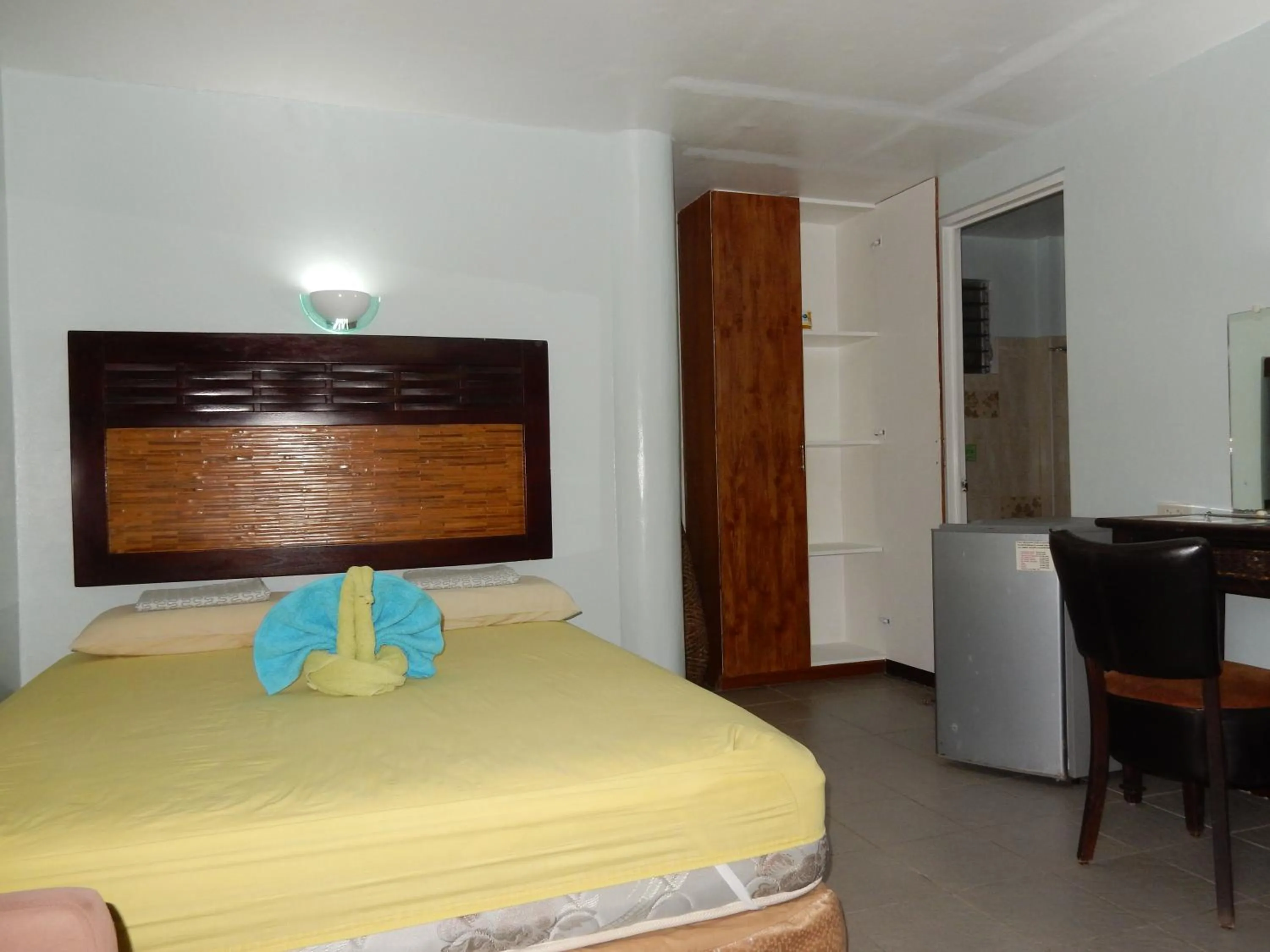 Bed in Oslob Seafari Resort