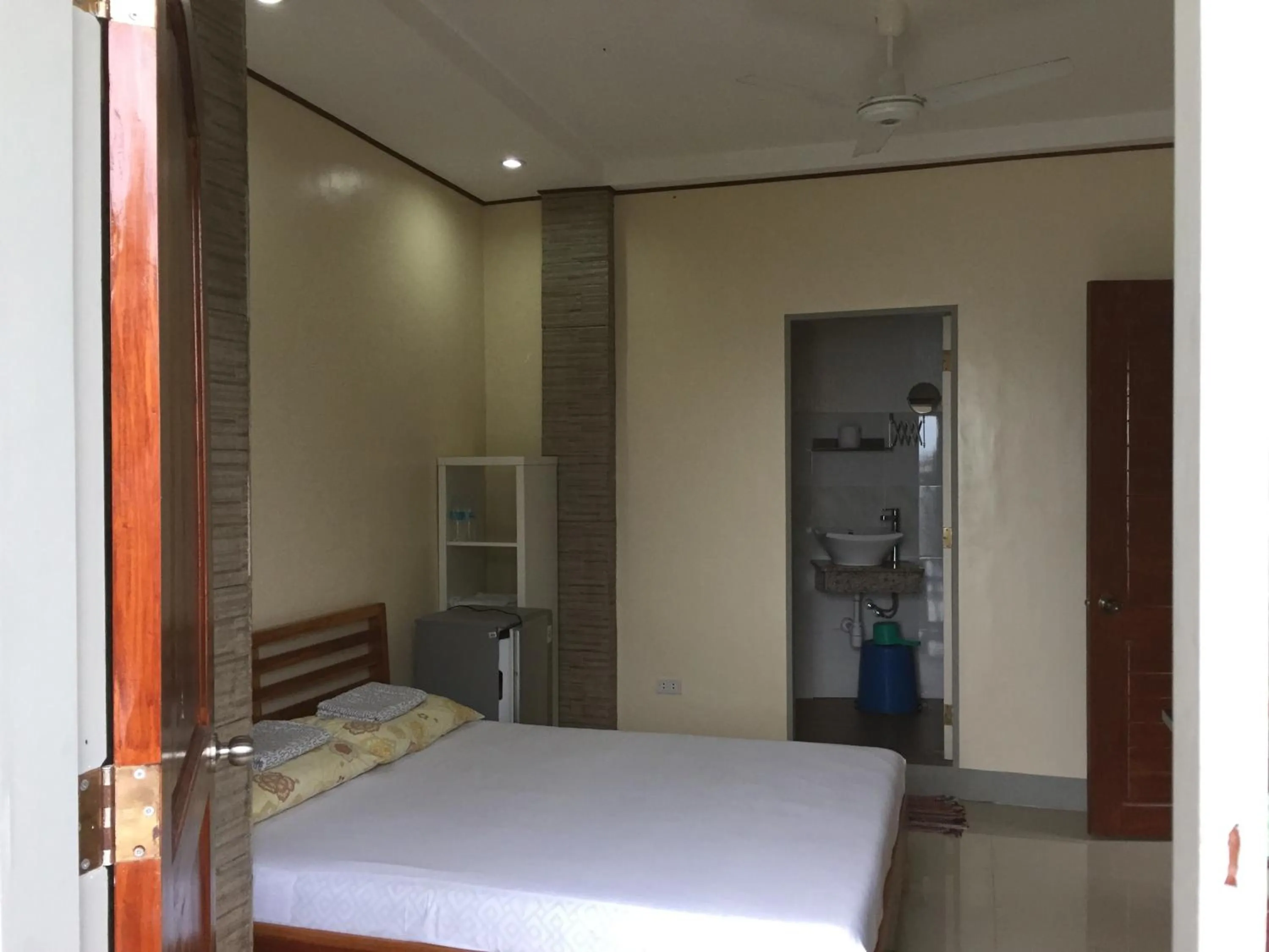 Bed in Oslob Seafari Resort