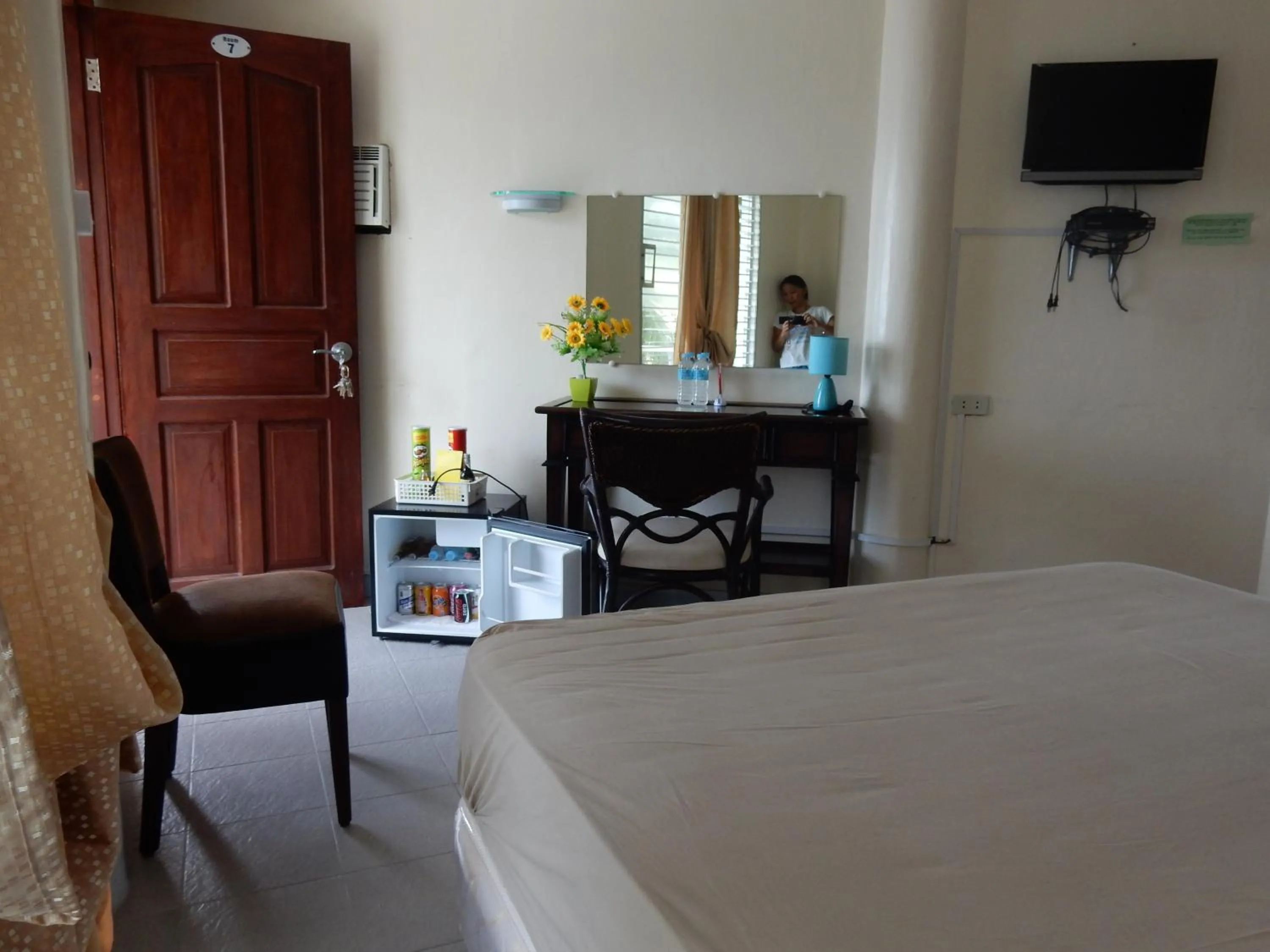 Bed in Oslob Seafari Resort