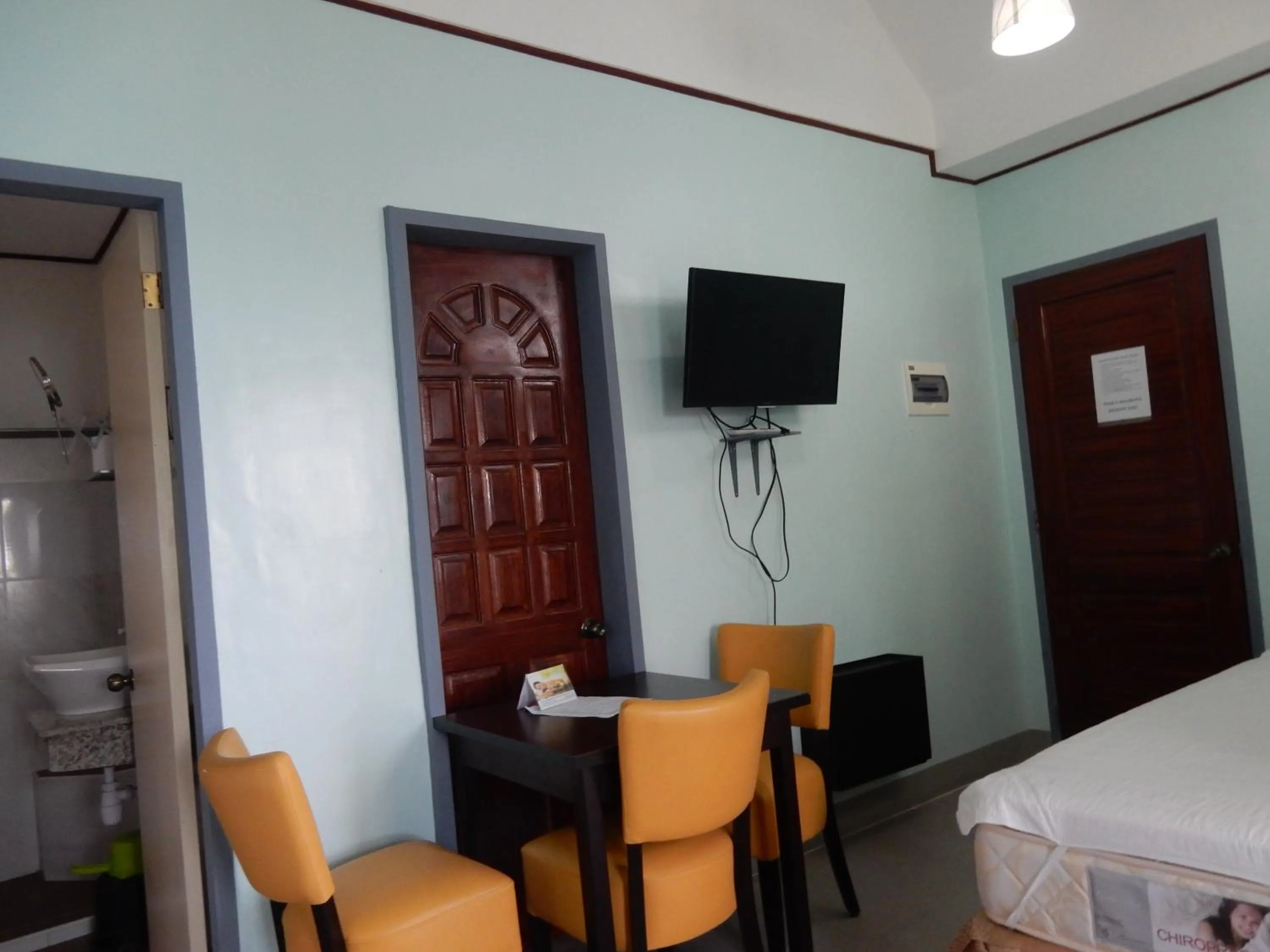 TV and multimedia, Bed in Oslob Seafari Resort