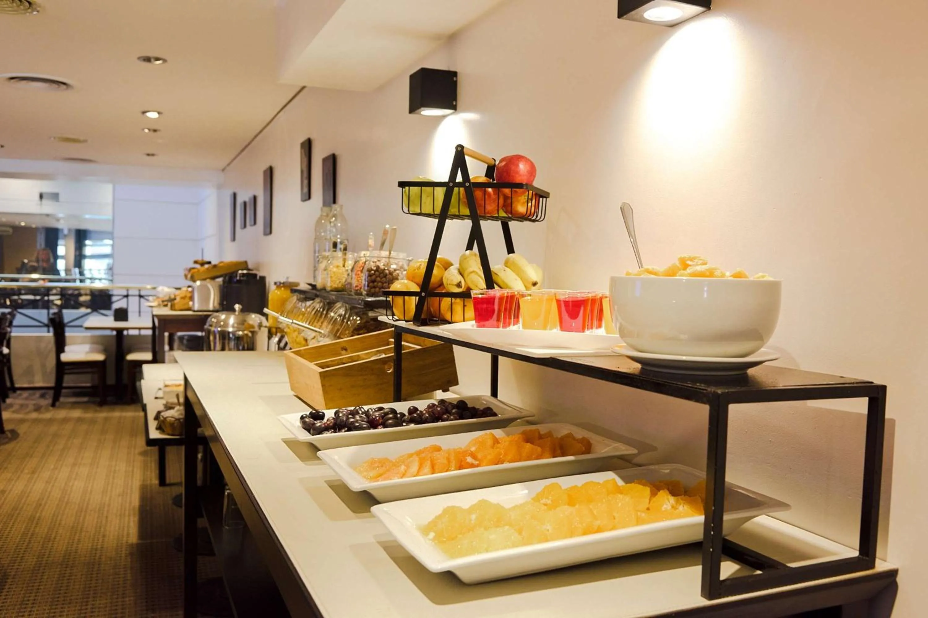 Restaurant/places to eat in Ramada by Wyndham Buenos Aires Centro