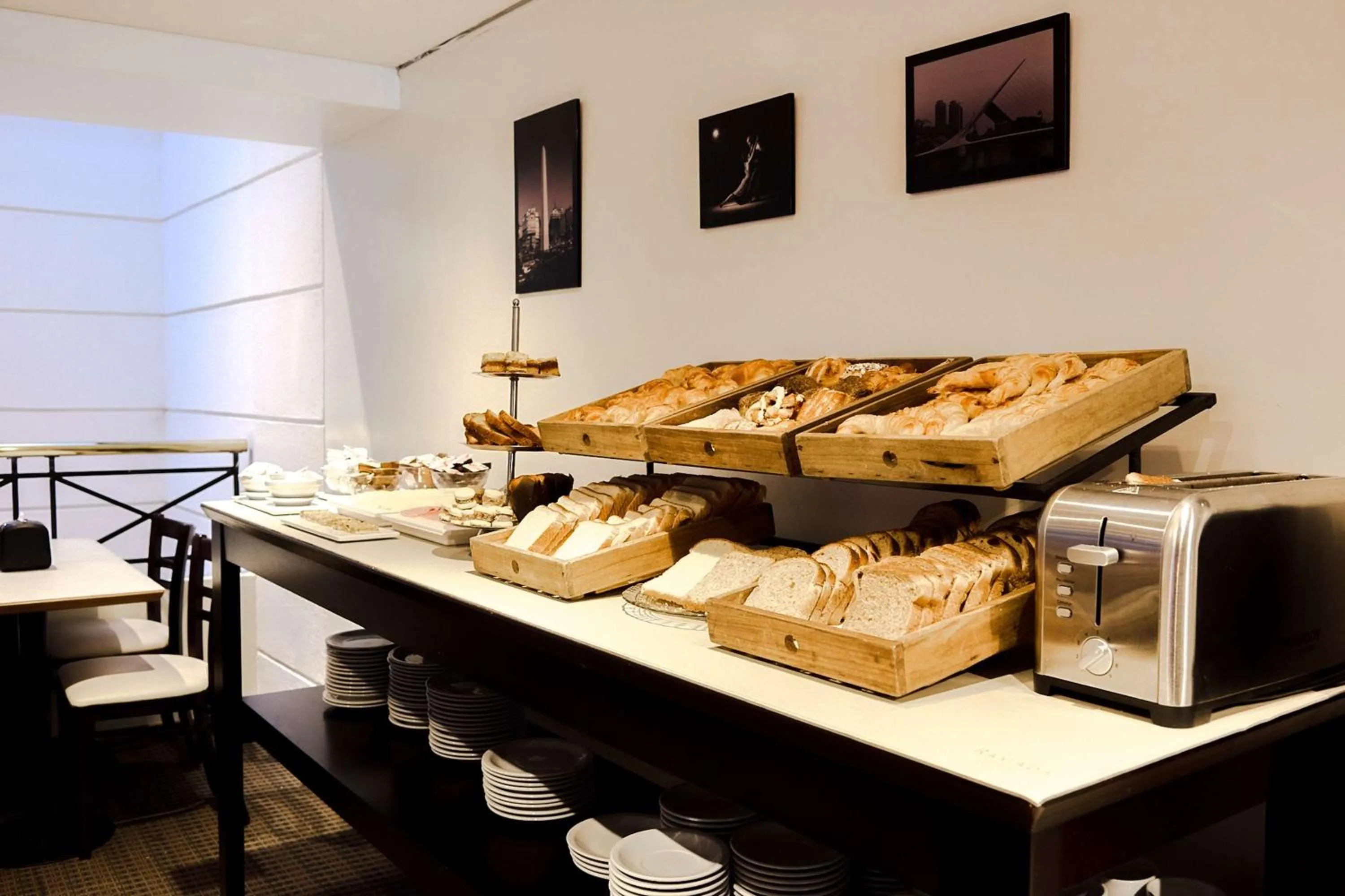 Restaurant/places to eat in Ramada by Wyndham Buenos Aires Centro