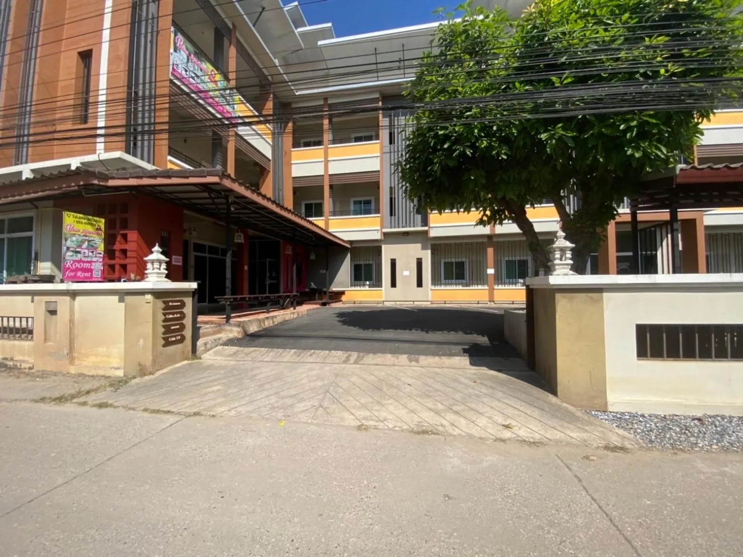 Facade/entrance in Preme Apartment @maejo