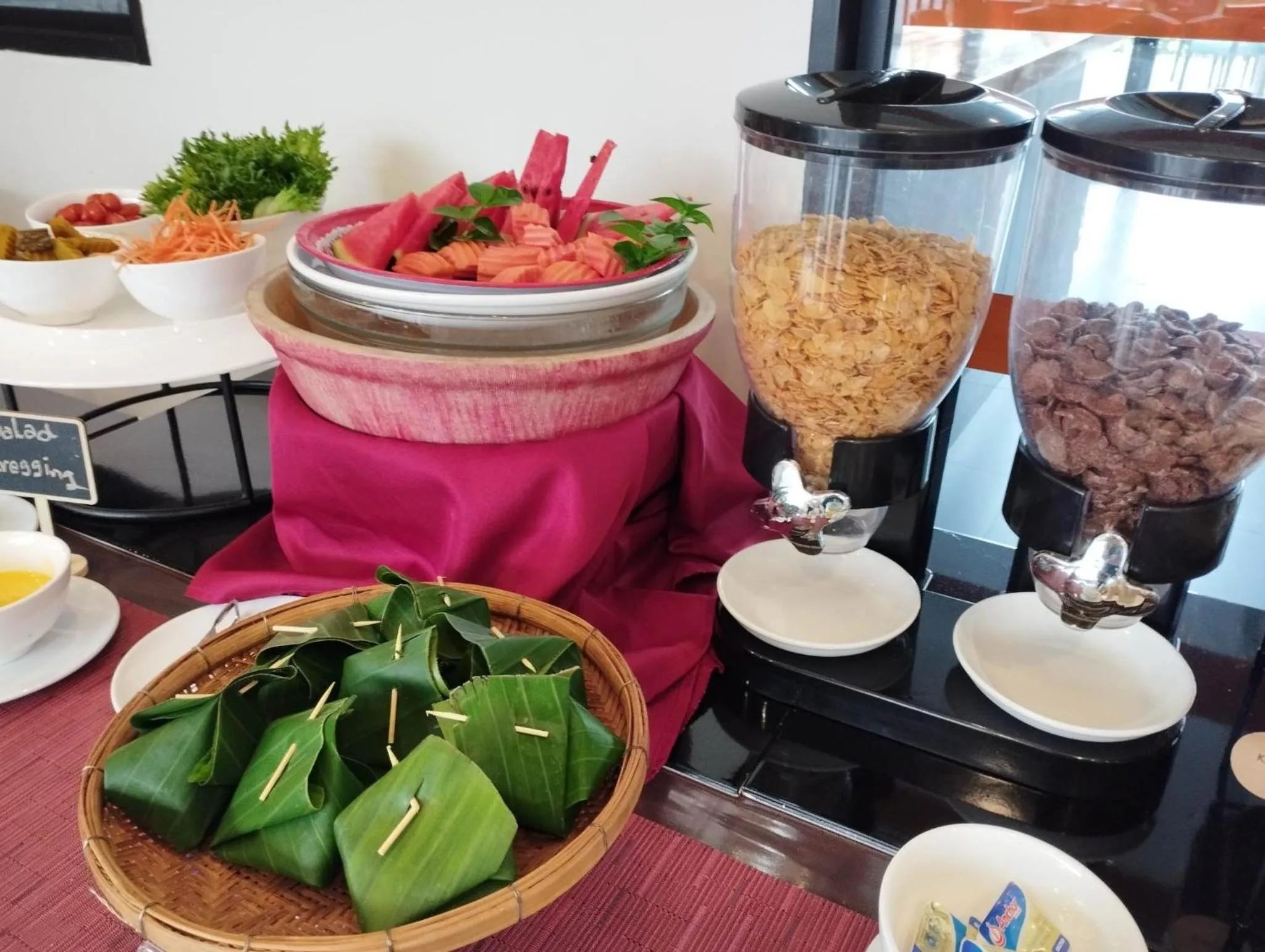 Restaurant/places to eat in Emmaline Hotel Nan