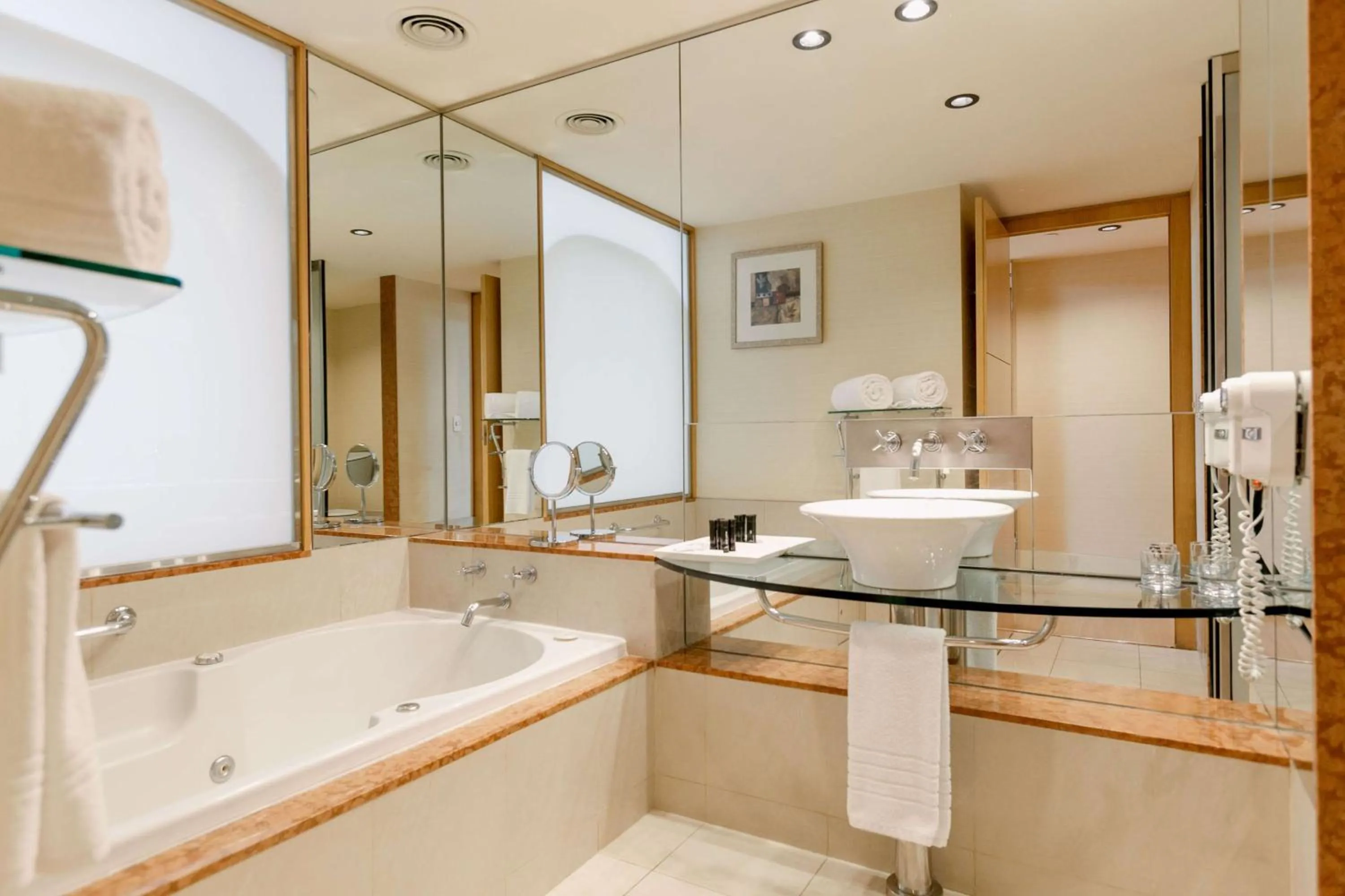 Photo of the whole room in Doubletree By Hilton Buenos Aires