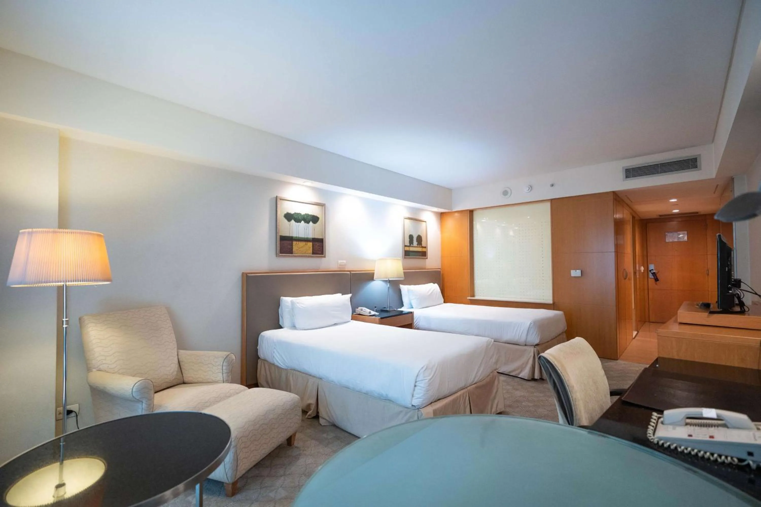 Photo of the whole room, Bed in Doubletree By Hilton Buenos Aires