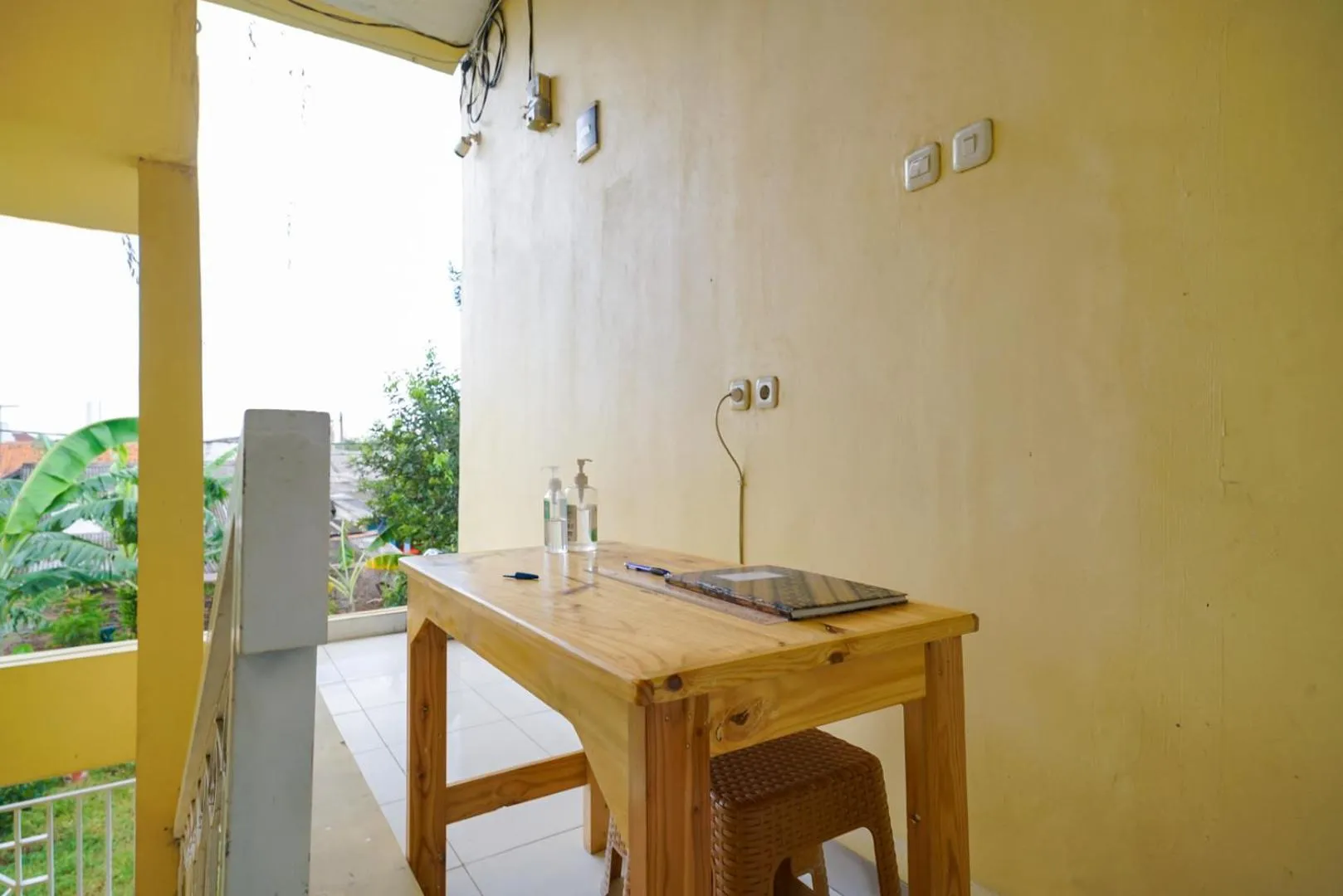 Lobby or reception in Pekayon Garden House Syariah RedPartner Near RS EMC Pekayon