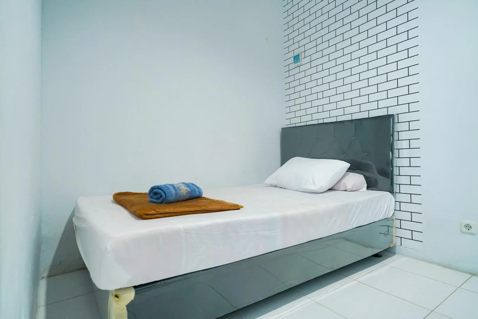 Bedroom, Bed in Pekayon Garden House Syariah RedPartner Near RS EMC Pekayon