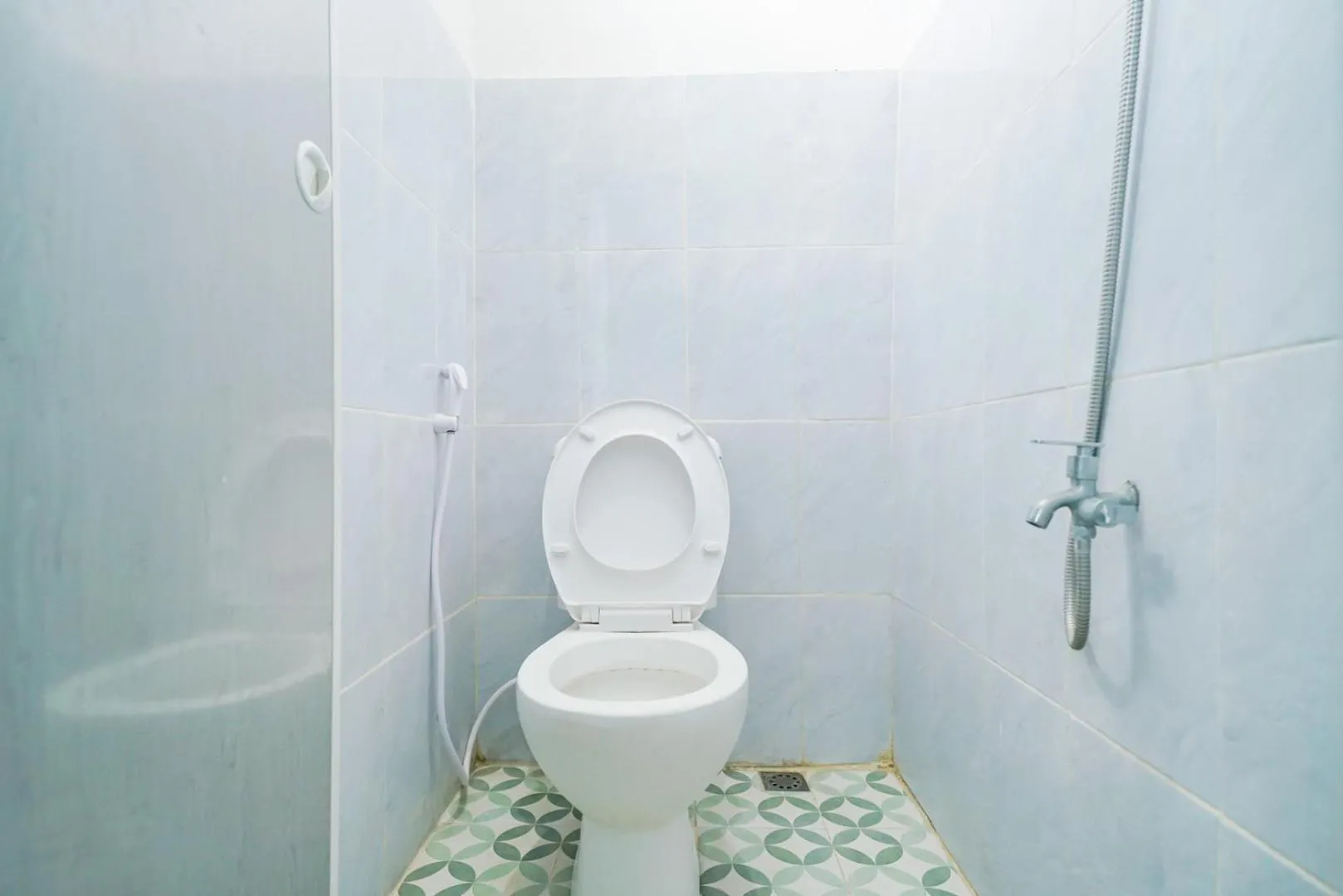 Toilet in Pekayon Garden House Syariah RedPartner Near RS EMC Pekayon