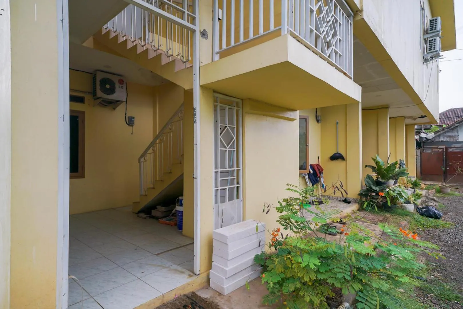 Property building in Pekayon Garden House Syariah RedPartner Near RS EMC Pekayon