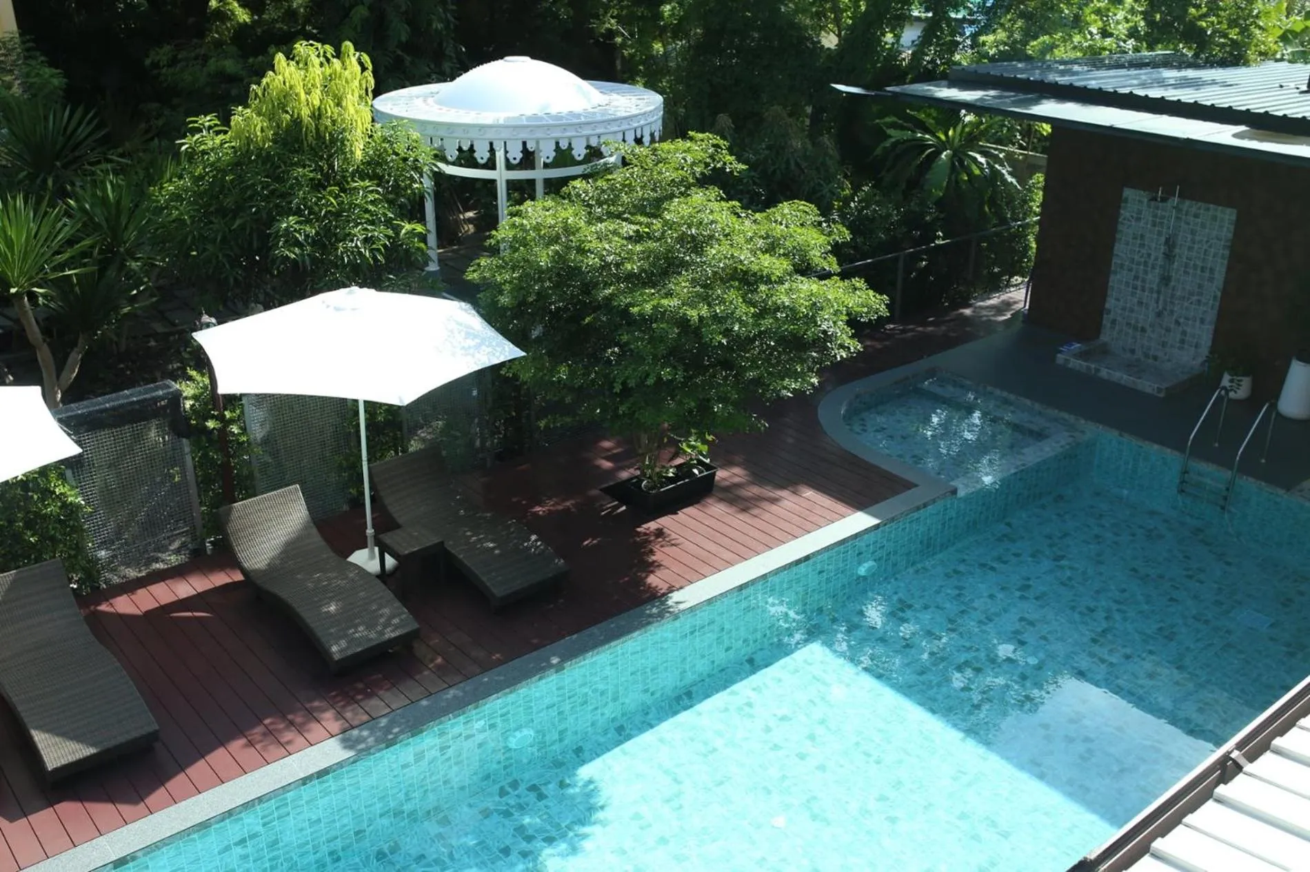 Swimming pool in Baan Chao Khun Hotel