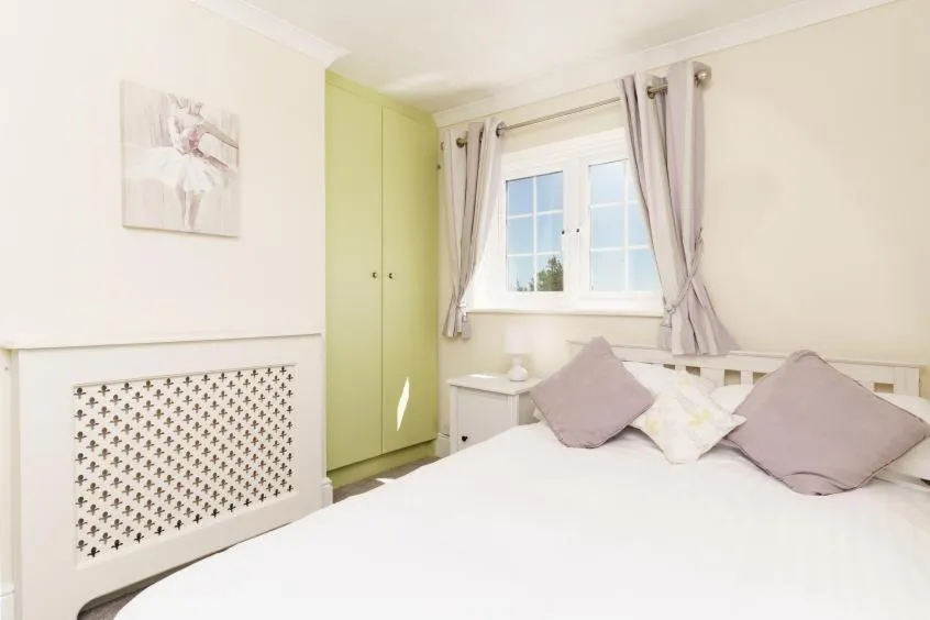 Floor plan, Bed in Windy Ridge Cottage - 5 Bedroom Holiday Home - Oxwich