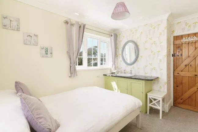 Floor plan, Bed in Windy Ridge Cottage - 5 Bedroom Holiday Home - Oxwich