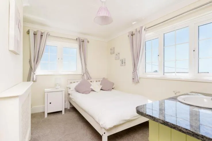 Floor plan, Bed in Windy Ridge Cottage - 5 Bedroom Holiday Home - Oxwich