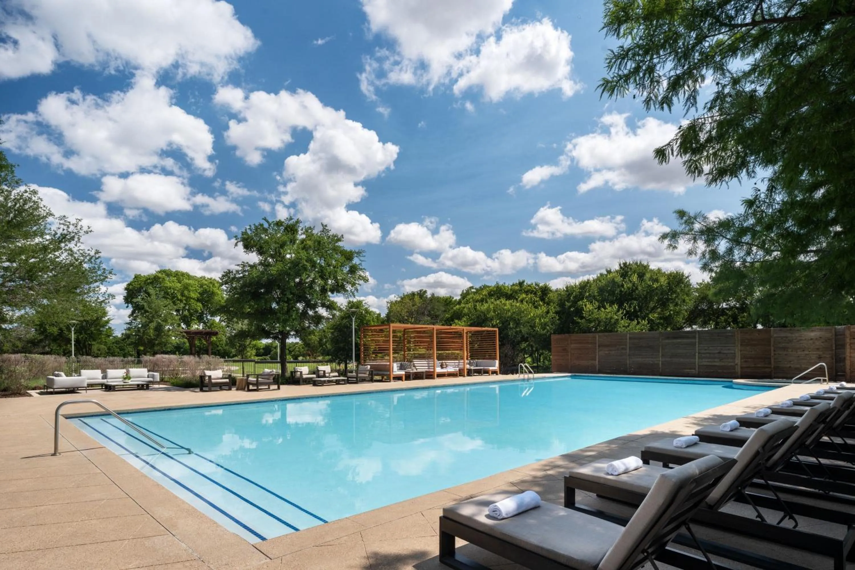 Swimming pool in Dallas/Fort Worth Marriott Hotel & Golf Club at Champions Circle