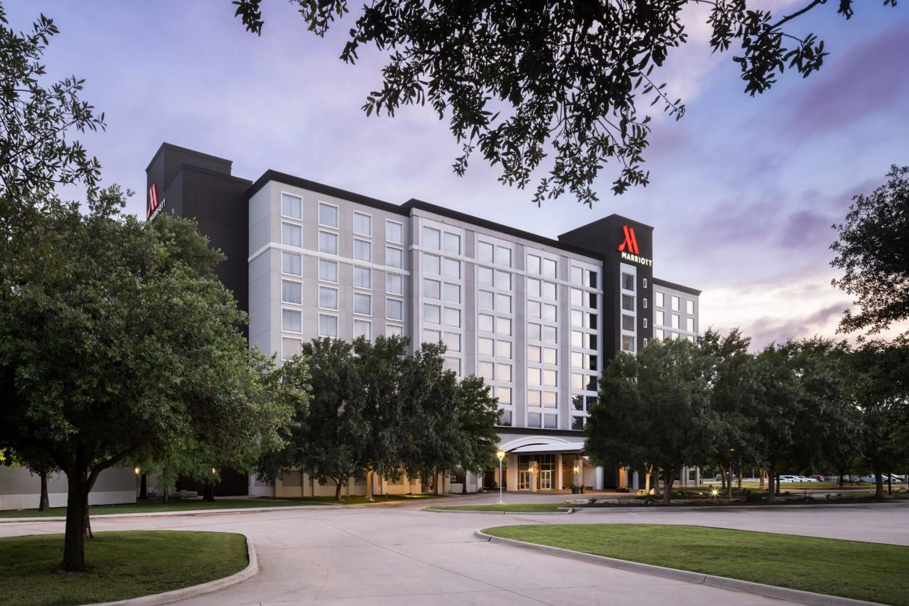 Property building in Dallas/Fort Worth Marriott Hotel & Golf Club at Champions Circle