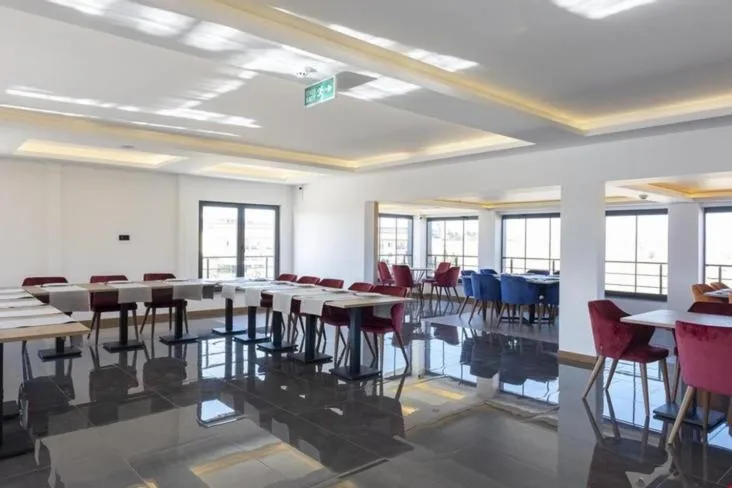 Restaurant/places to eat in ES TERMAL OTEL&SPA