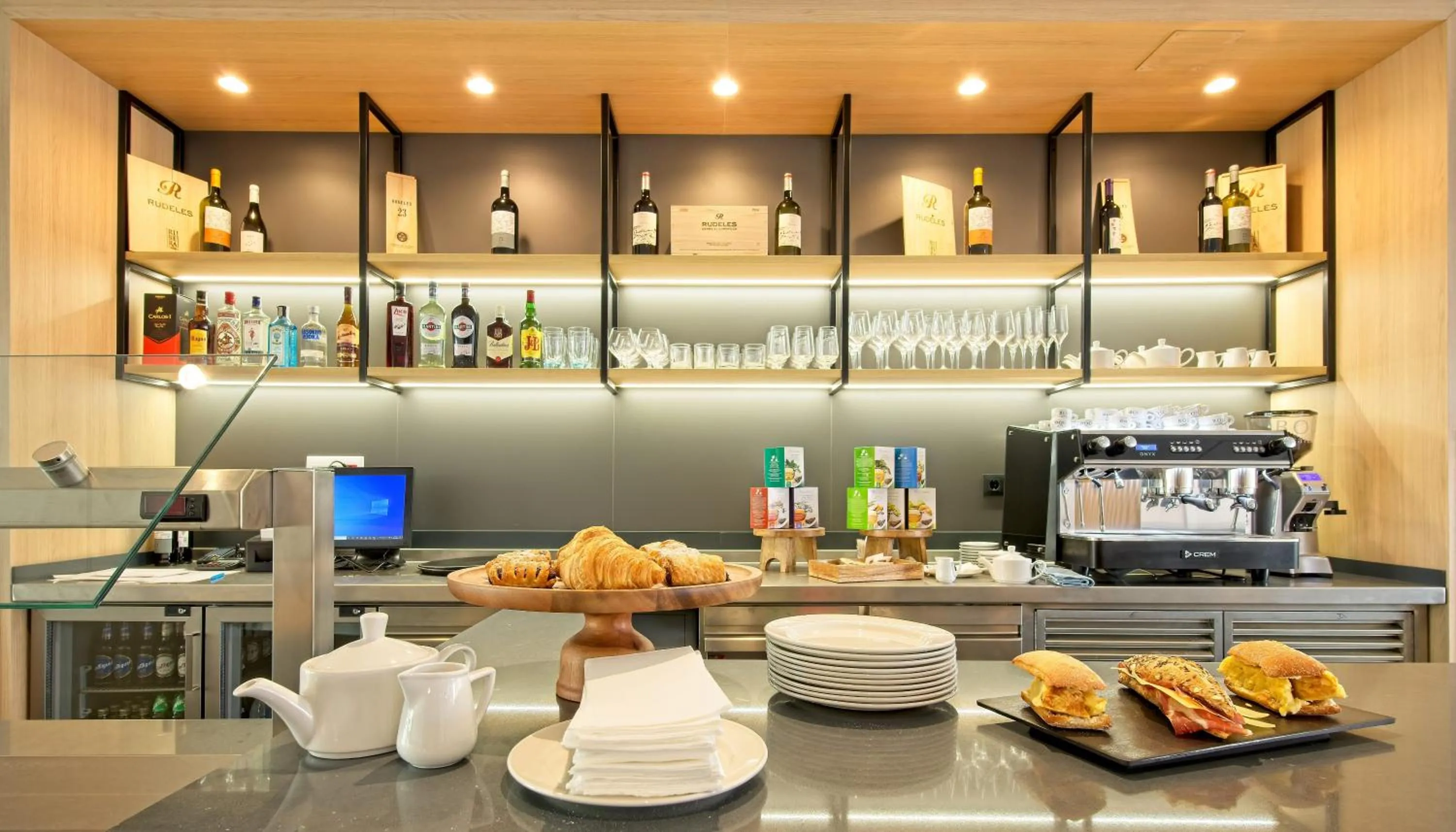 Lounge or bar in DWO Yuste Alcalá