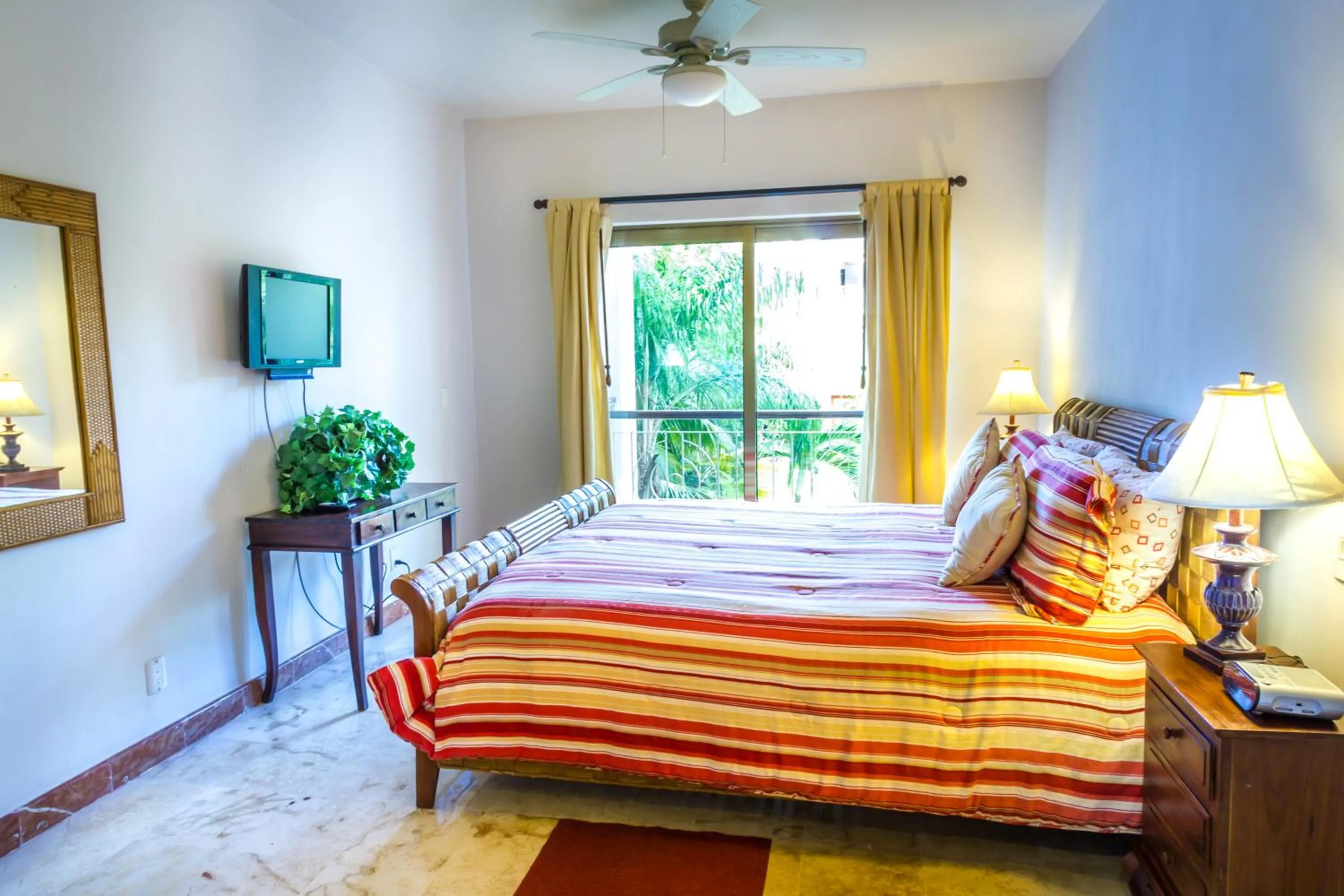 Photo of the whole room in Paseo del Sol Condohotel by BVR