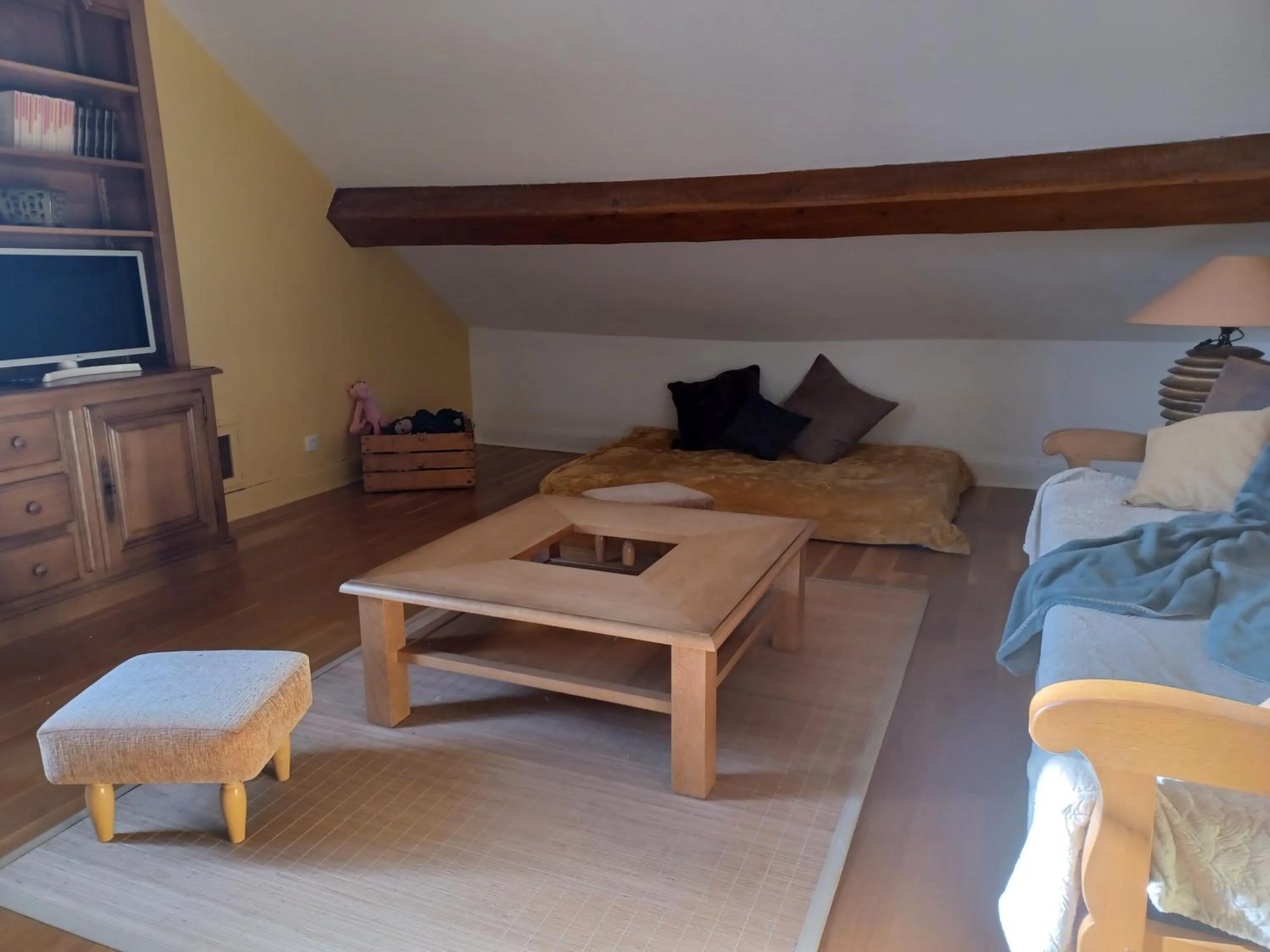 Living room, Bed in La Grange de Lily