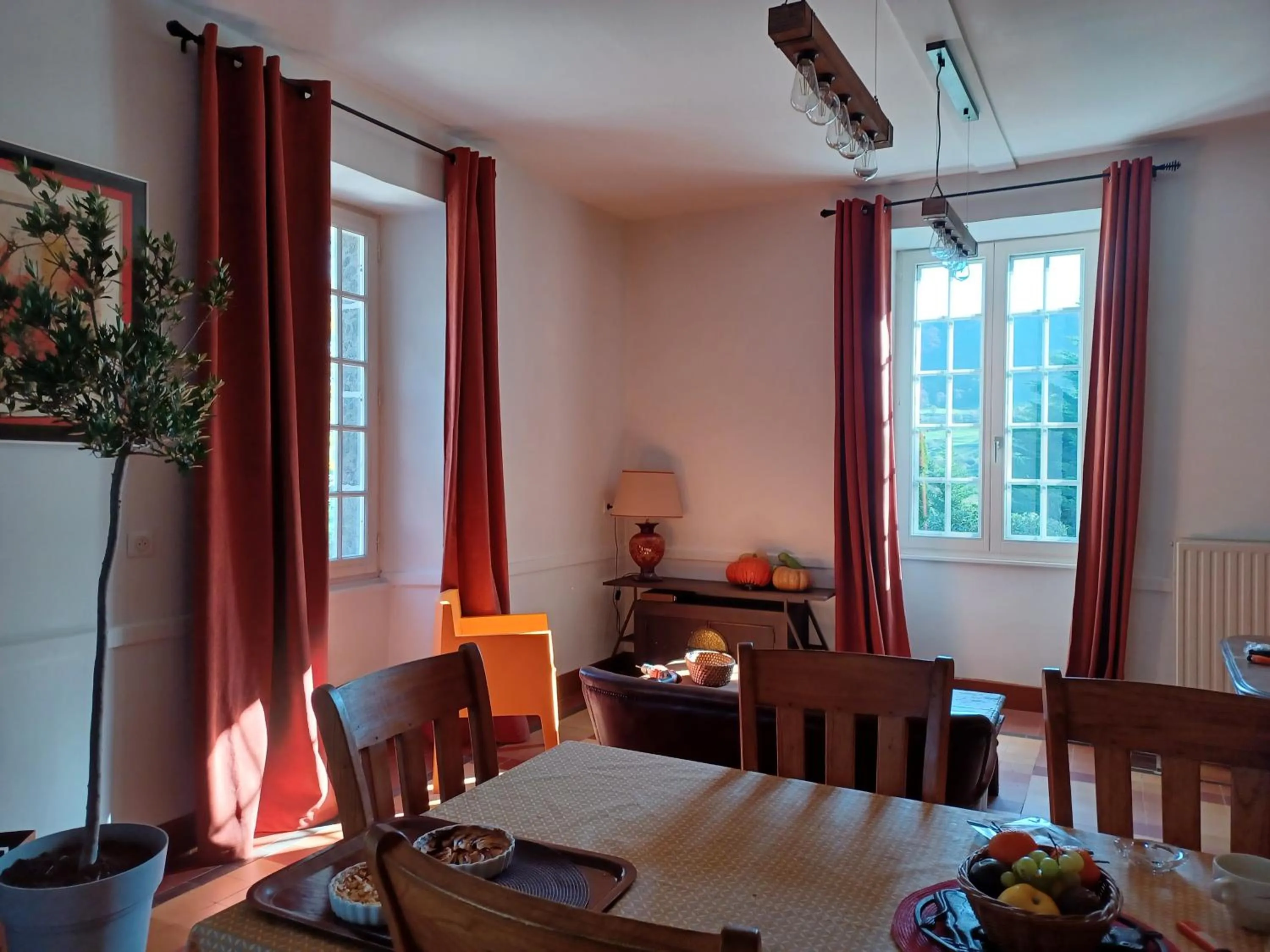 Dining area in La Grange de Lily
