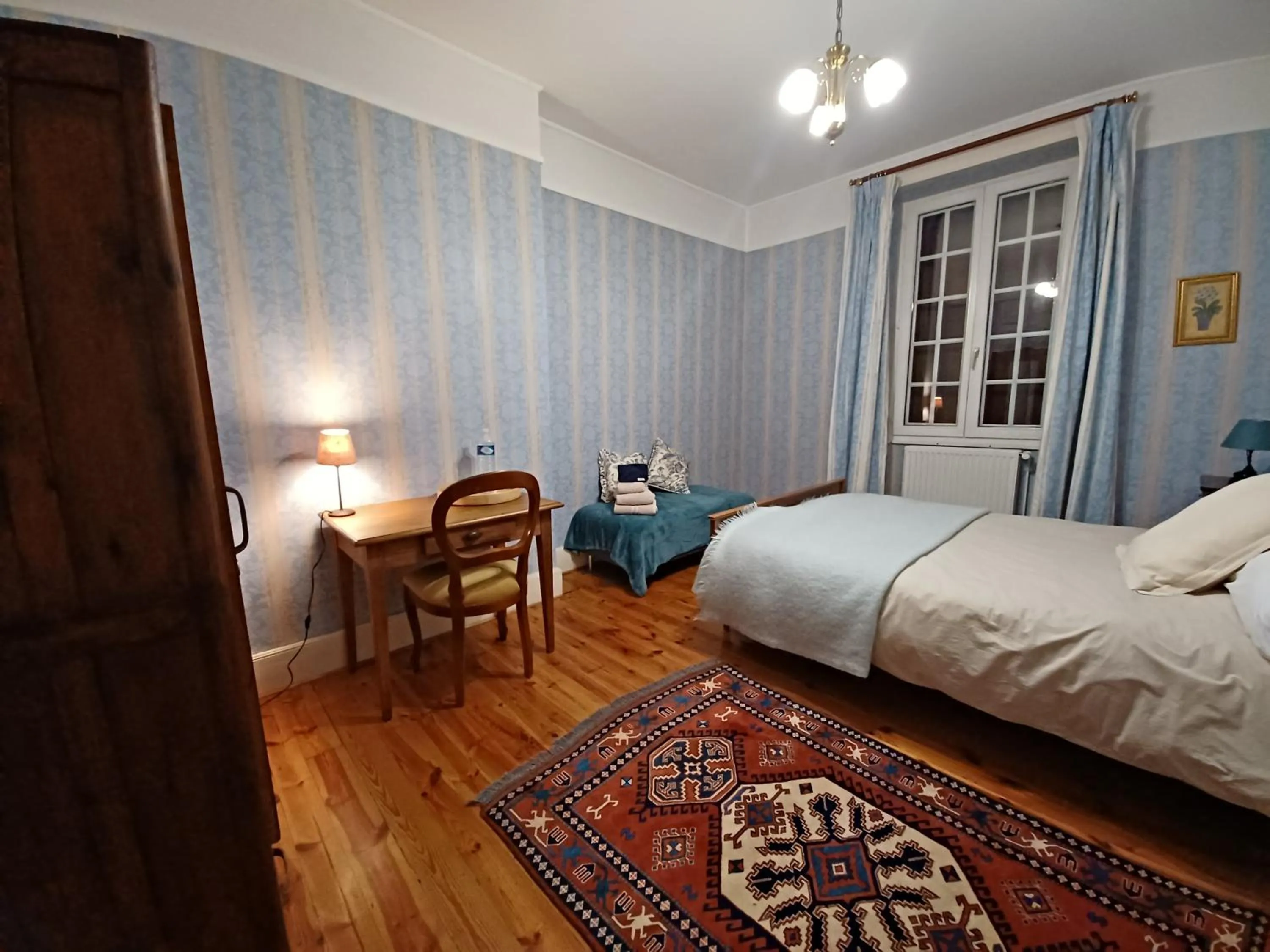 Photo of the whole room, Bed in La Grange de Lily